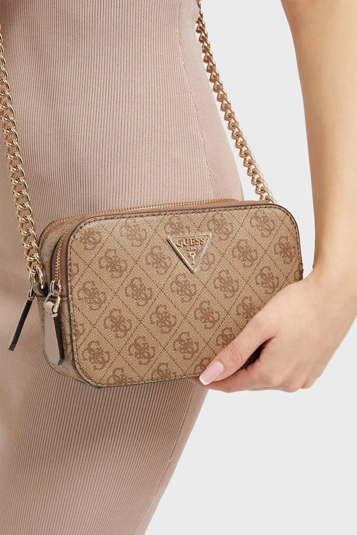 Guess Noelle Logolu Çapraz Zincirli Omuz Askılı Mini Bayan Çanta HWBG7879140 LTL KAHVE - 2