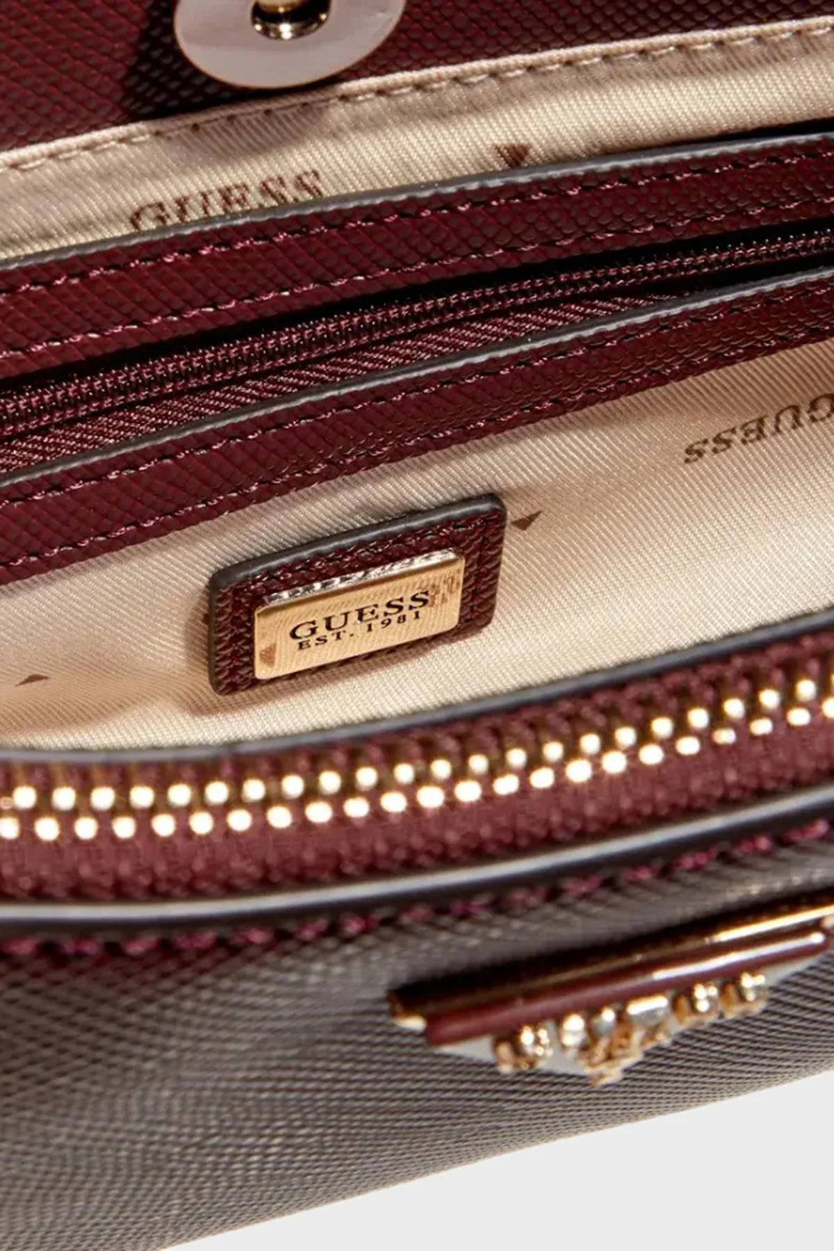 Guess Noelle Logolu Çıkarılabilir Askılı HWZG9672730 Kadın Çanta HWZG96 72730 BUR Bordo - 4