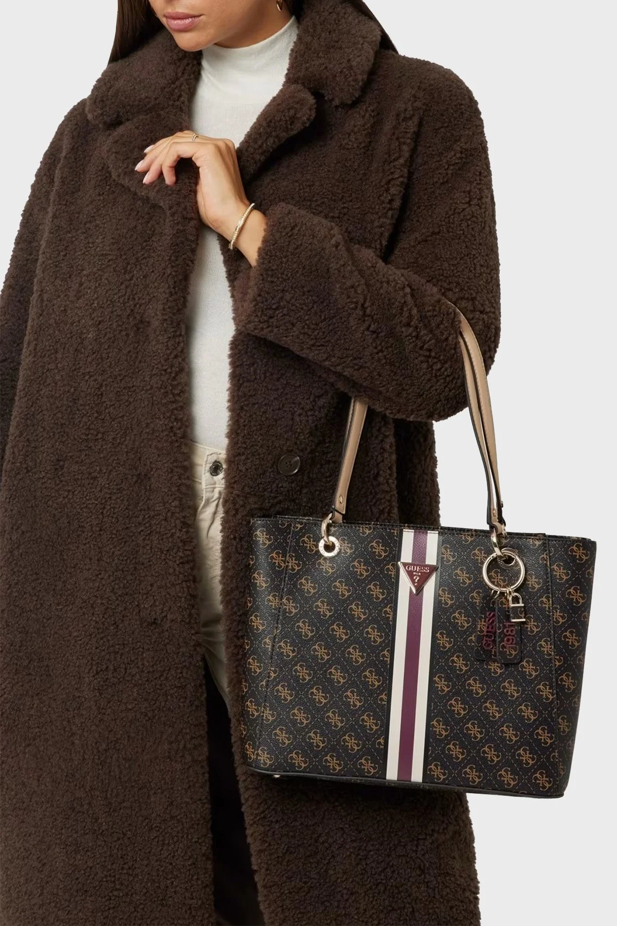 Guess Noelle Logolu Fermuarlı Büyük HWQS7879250 Bayan Çanta HWQS78 79250 BNL SİYAH - 2