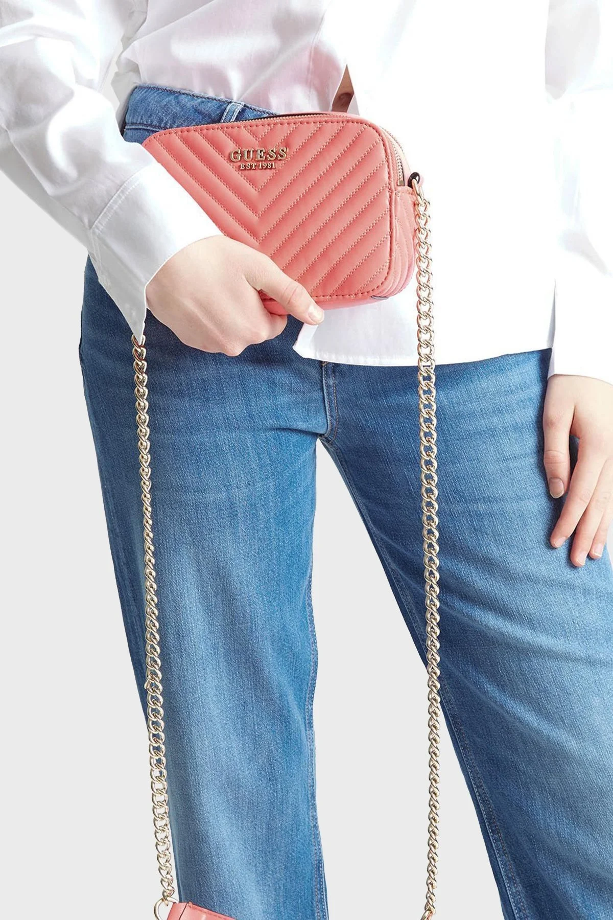 Guess Noelle Logolu Fermuarlı Zincir Askılı Bayan Çanta HWQG7879140 COR PEMBE - 2