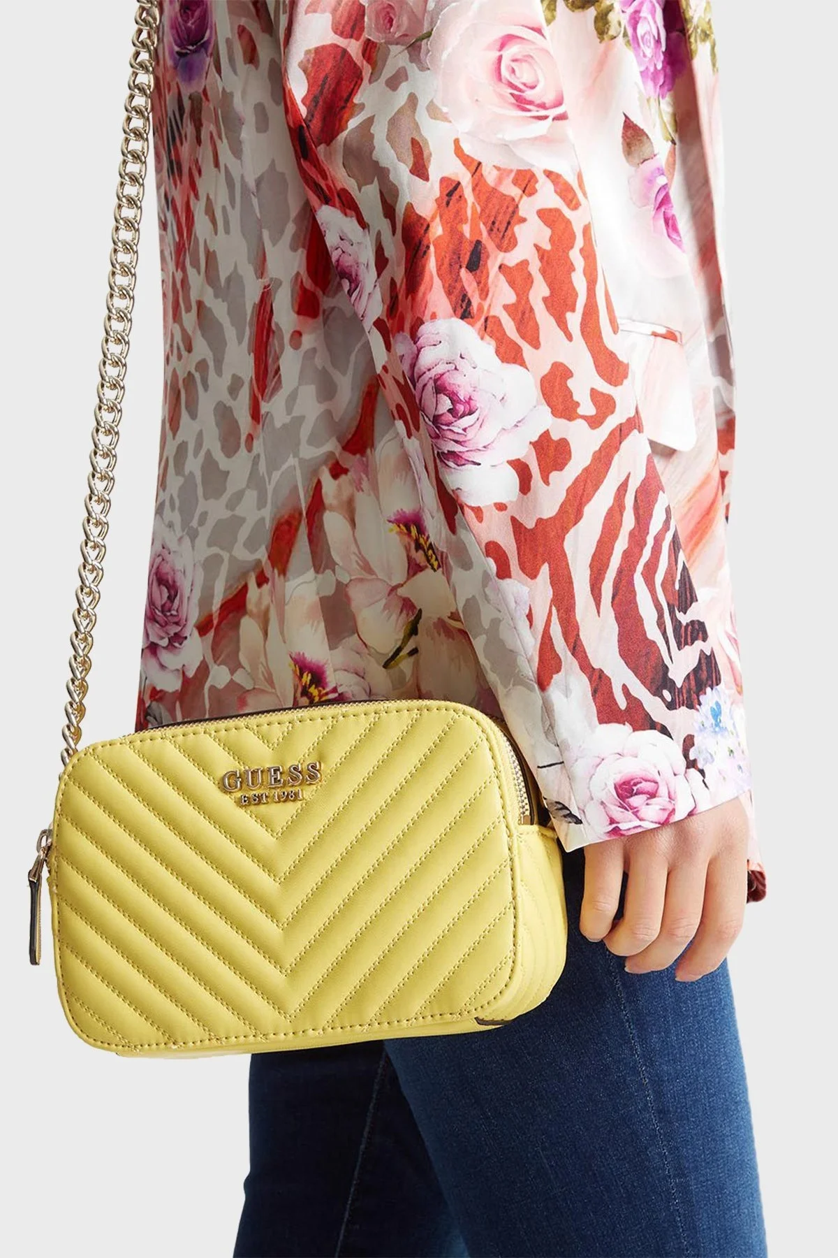 Guess Noelle Logolu Fermuarlı Zincir Askılı Bayan Çanta HWQG7879140 YEL SARI - 2