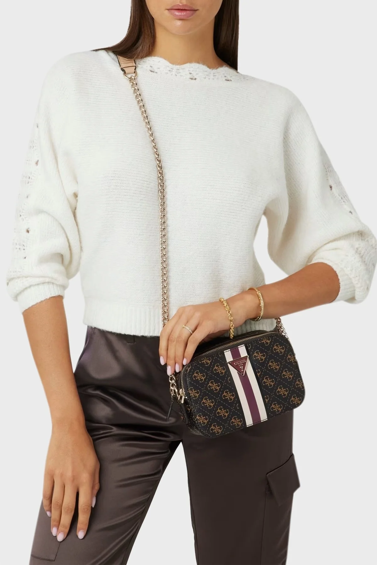 Guess Noelle Logolu Fermuarlı Zincir Askılı HWQS7879140 Bayan Çanta HWQS78 79140 BNL SİYAH - 2