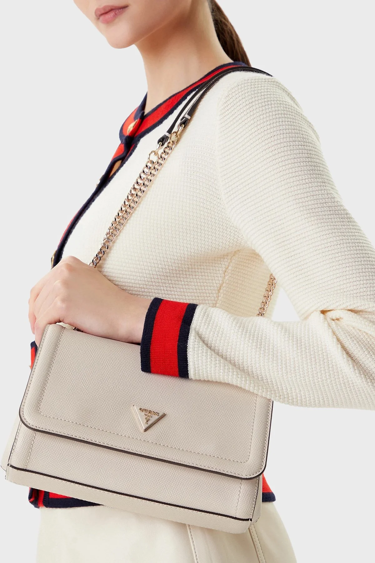 Guess Noelle Logolu Zincir Askılı HWZG9672210 Bayan Çanta HWZG96 72210 TAU BEJ - 2