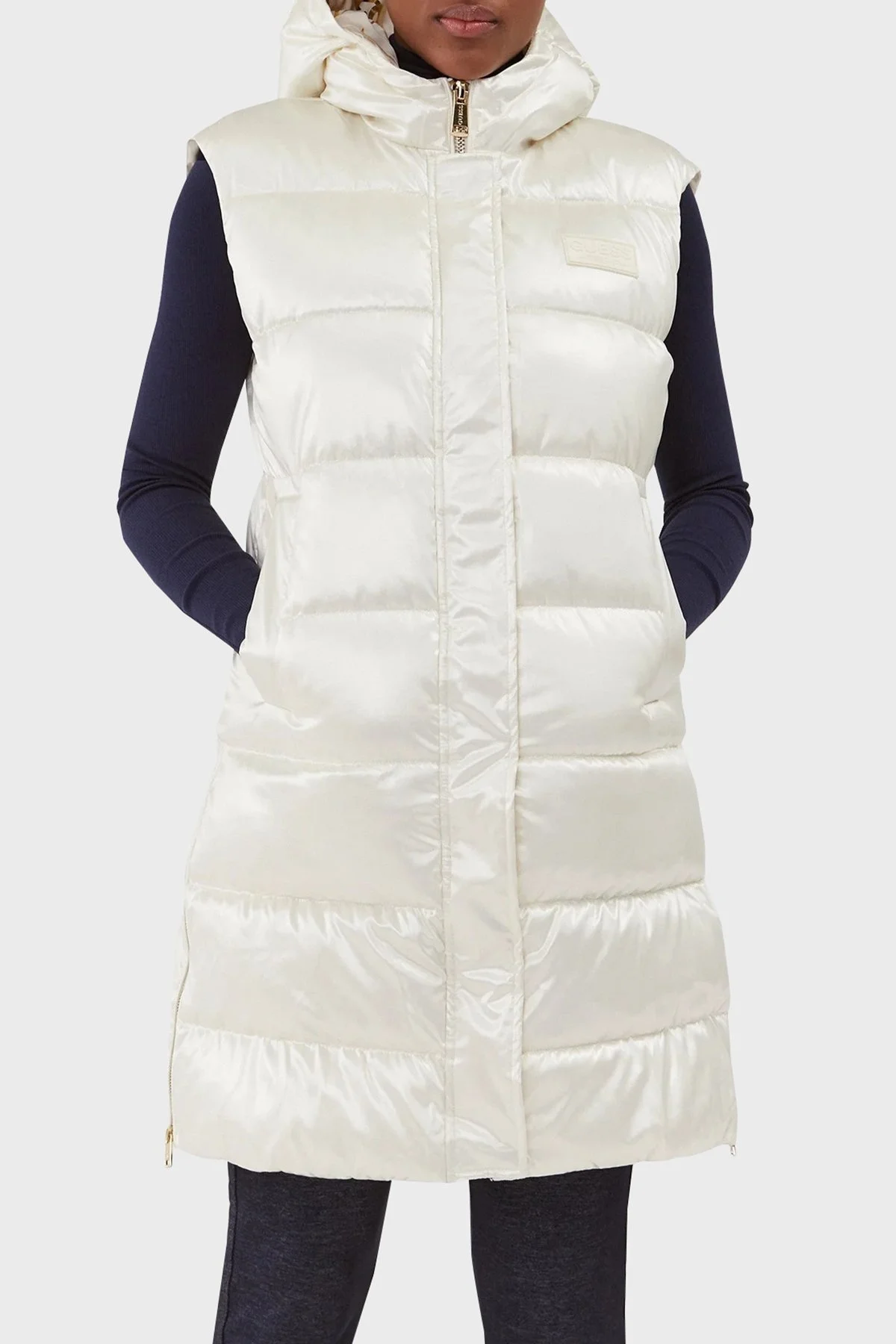 Guess Noemi Rüzgar Geçirmez Kapüşonlu Şişme Bayan Yelek W3BN73WFAB2 F0D9 EKRU - 1
