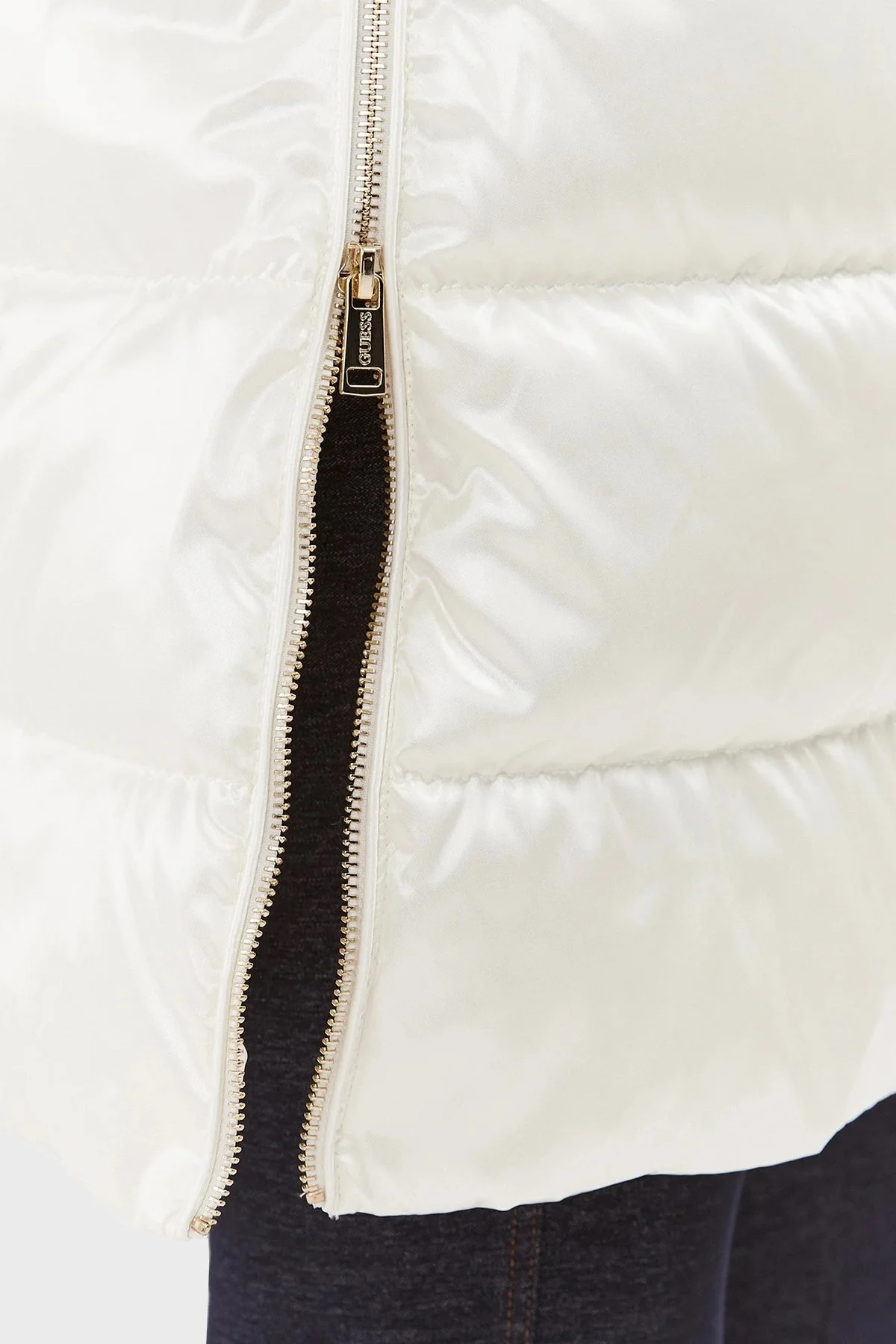 Guess Noemi Rüzgar Geçirmez Kapüşonlu Şişme Bayan Yelek W3BN73WFAB2 F0D9 EKRU - 6