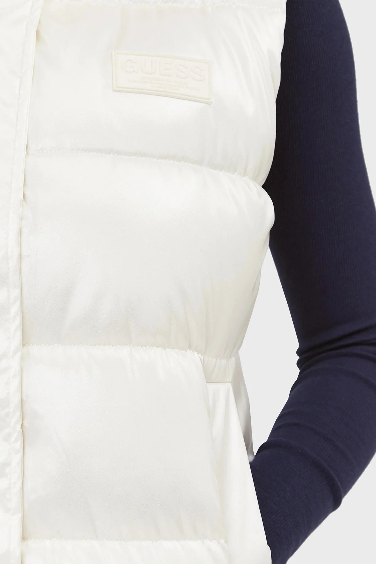 Guess Noemi Rüzgar Geçirmez Kapüşonlu Şişme Bayan Yelek W3BN73WFAB2 F0D9 EKRU - 7