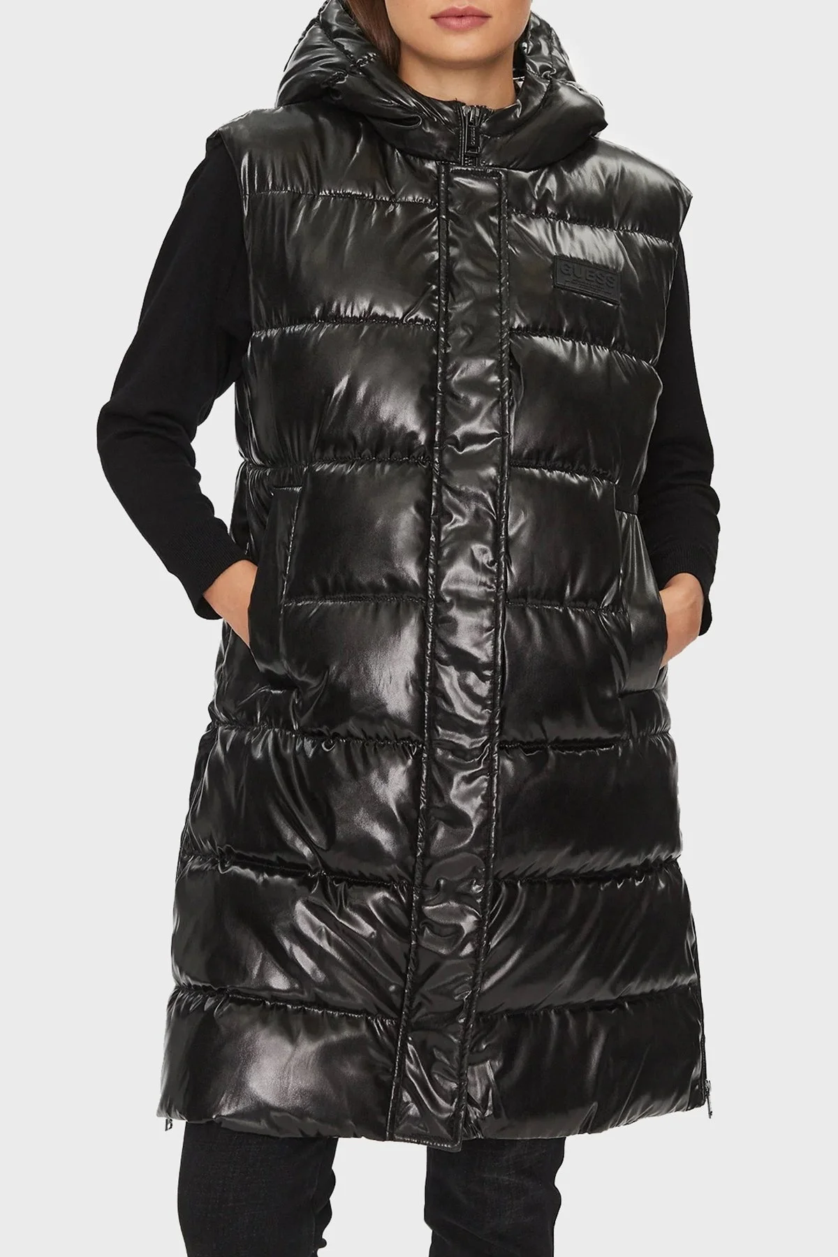 Guess Noemi Rüzgar Geçirmez Kapüşonlu Şişme Bayan Yelek W3BN73WFAB2 JTMU SİYAH - 1