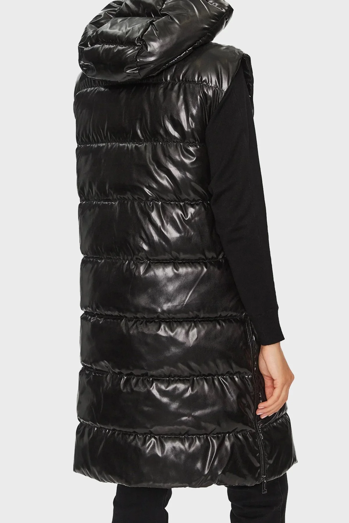 Guess Noemi Rüzgar Geçirmez Kapüşonlu Şişme Bayan Yelek W3BN73WFAB2 JTMU SİYAH - 2