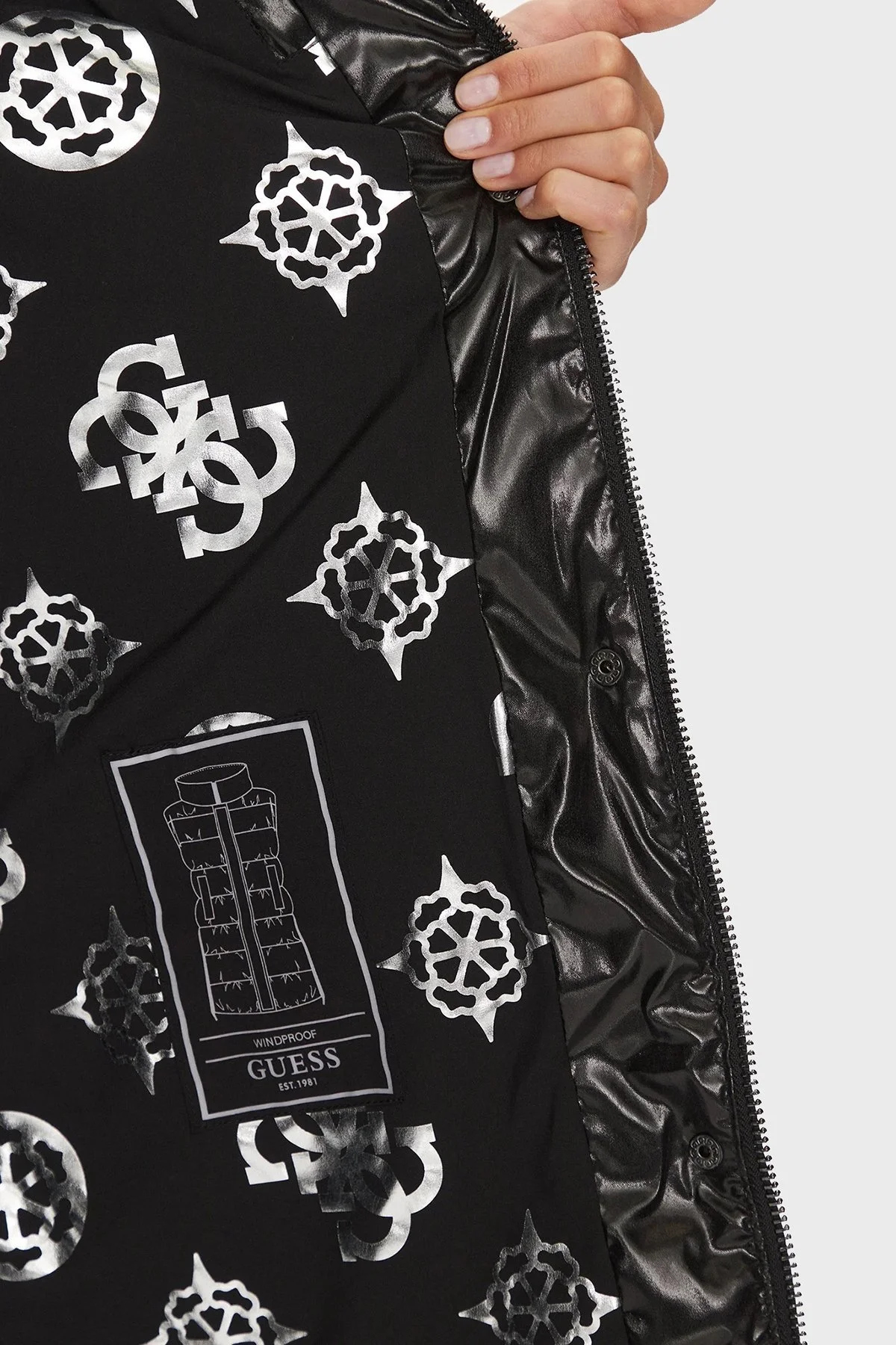 Guess Noemi Rüzgar Geçirmez Kapüşonlu Şişme Bayan Yelek W3BN73WFAB2 JTMU SİYAH - 12