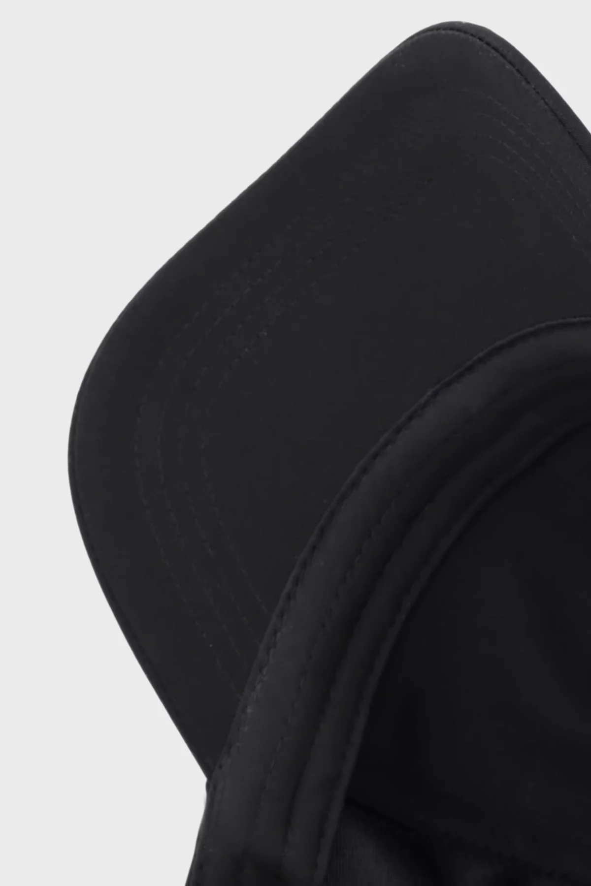 Guess Noemie Üçgen Logolu V6RZ08WG980 Bayan Şapka V6RZ08 WG980 JBLK SİYAH - 4