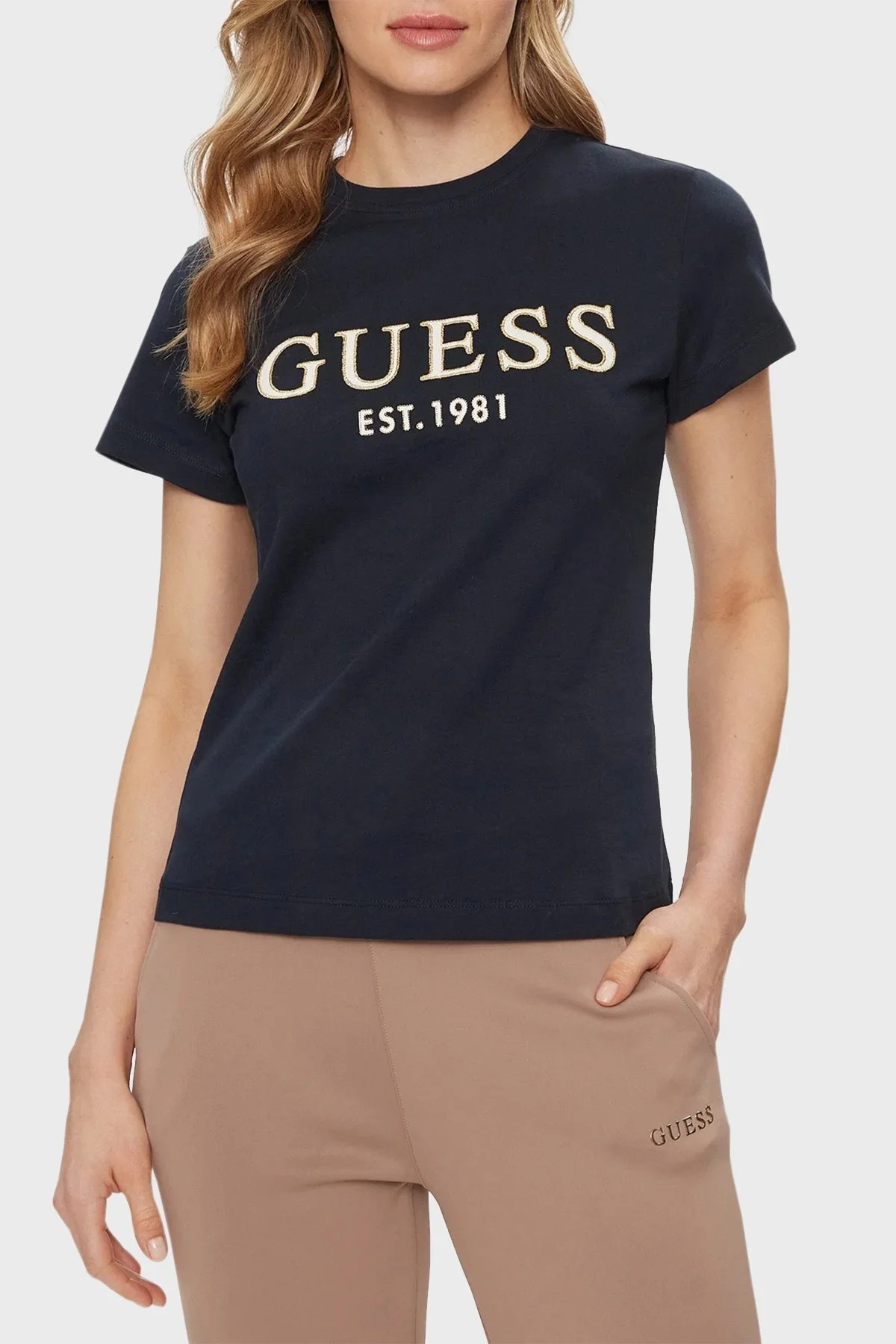 Guess Nyra Pamuklu Regular Fit V4GI01I3Z14 Bayan T Shirt V4GI01 I3Z14 A71W SİYAH-BEYAZ - 1