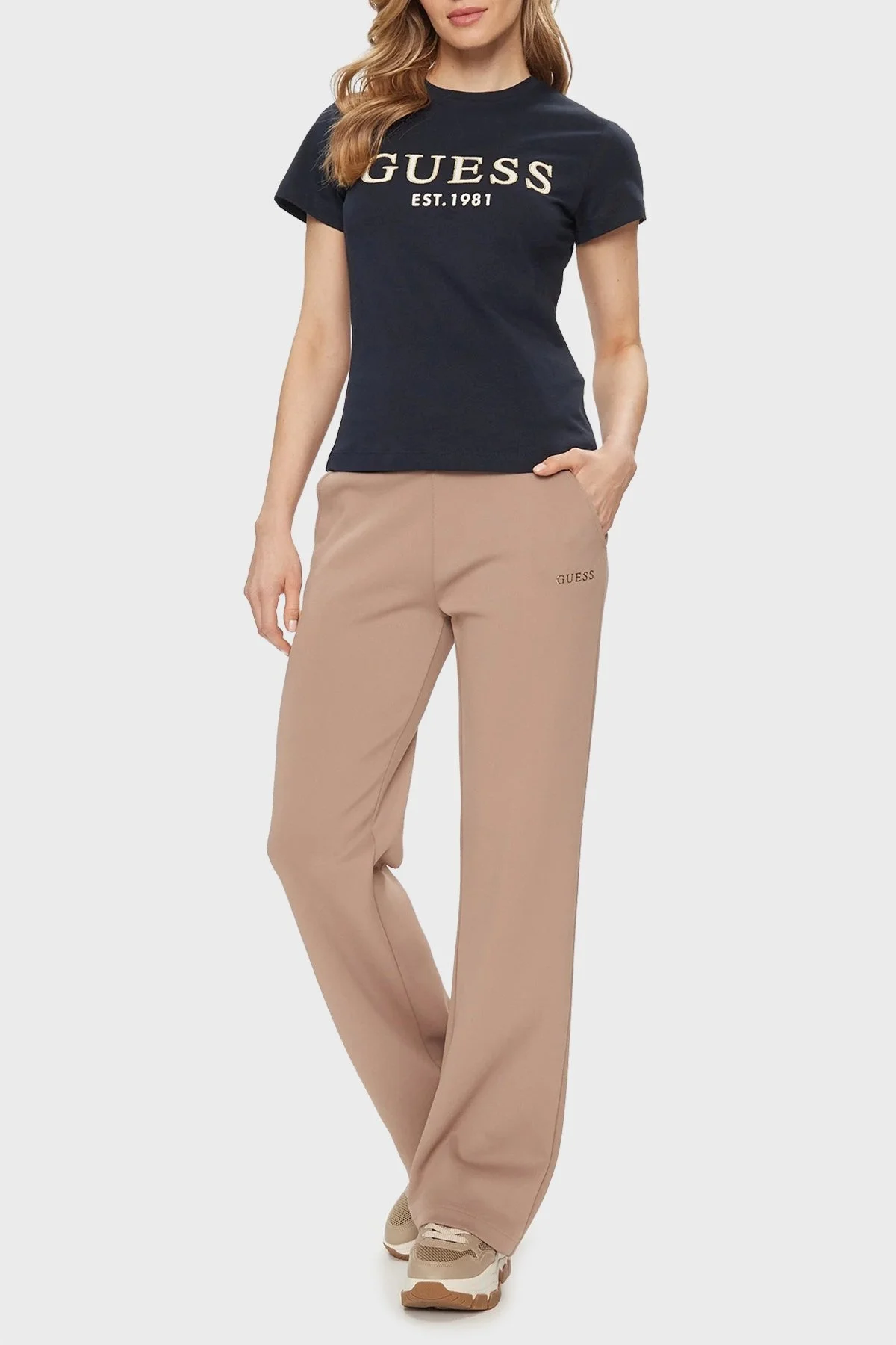 Guess Nyra Pamuklu Regular Fit V4GI01I3Z14 Bayan T Shirt V4GI01 I3Z14 A71W SİYAH-BEYAZ - 3