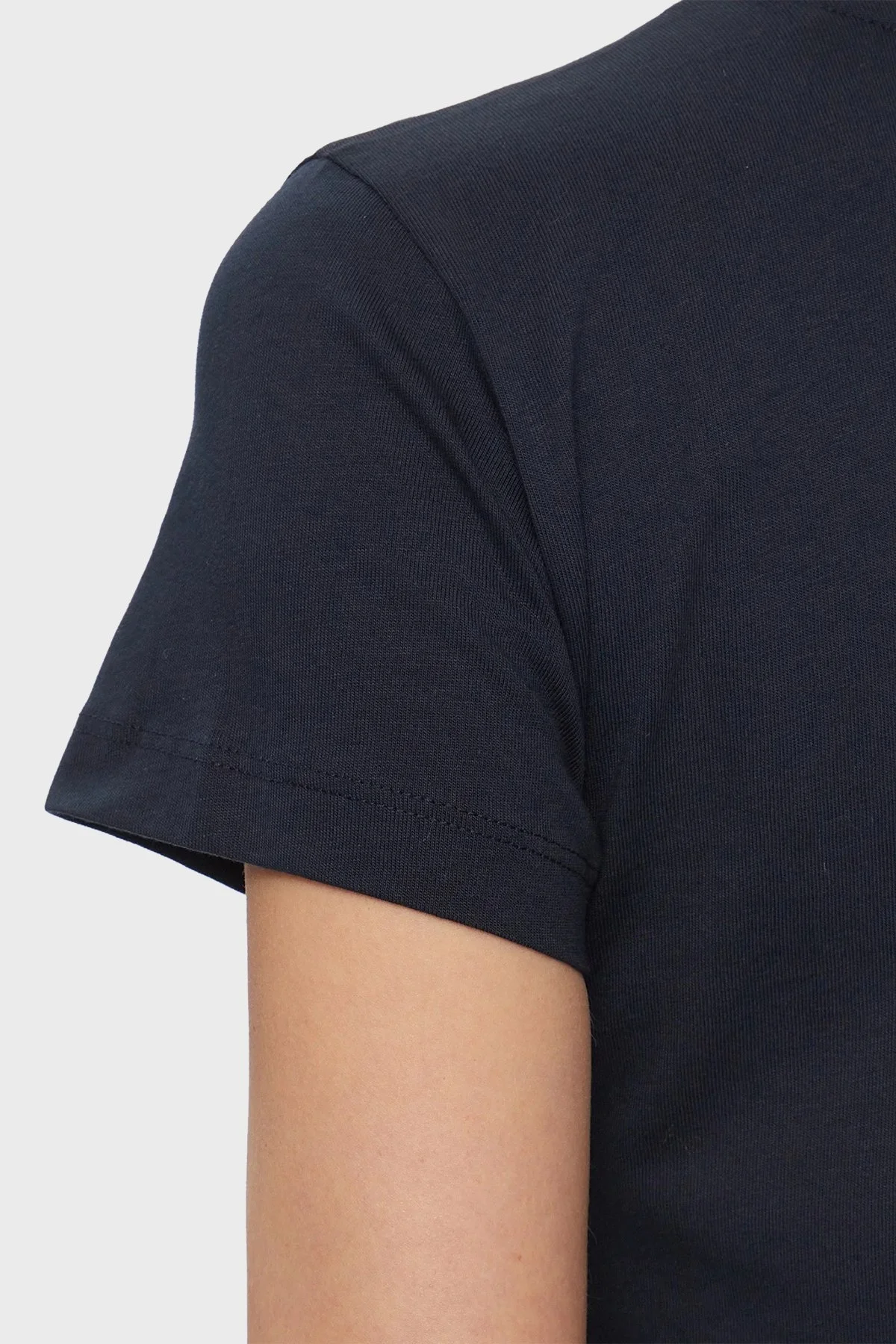 Guess Nyra Pamuklu Regular Fit V4GI01I3Z14 Bayan T Shirt V4GI01 I3Z14 A71W SİYAH-BEYAZ - 5