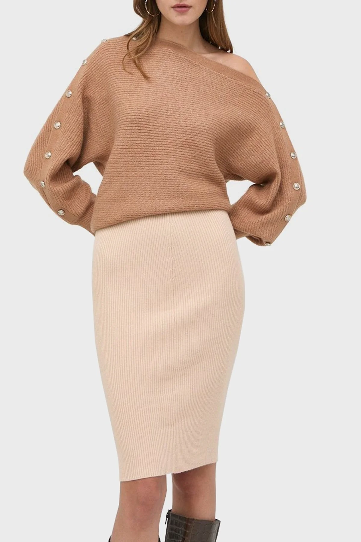 Guess Off Shoulder Düğme Detaylı Regular Fit Triko Bayan Kazak W2GR26Z2XU0 A10N KAHVE - 1