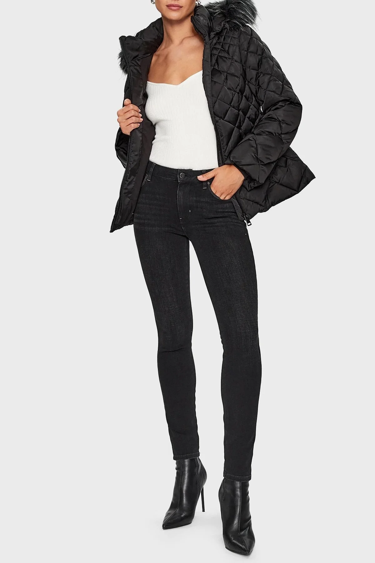 Guess Olga Suya Dayanıklı Kuş Tüyü Dolgulu Yalıtımlı Bayan Mont W3BL35WEX52 JBLK SİYAH - 3