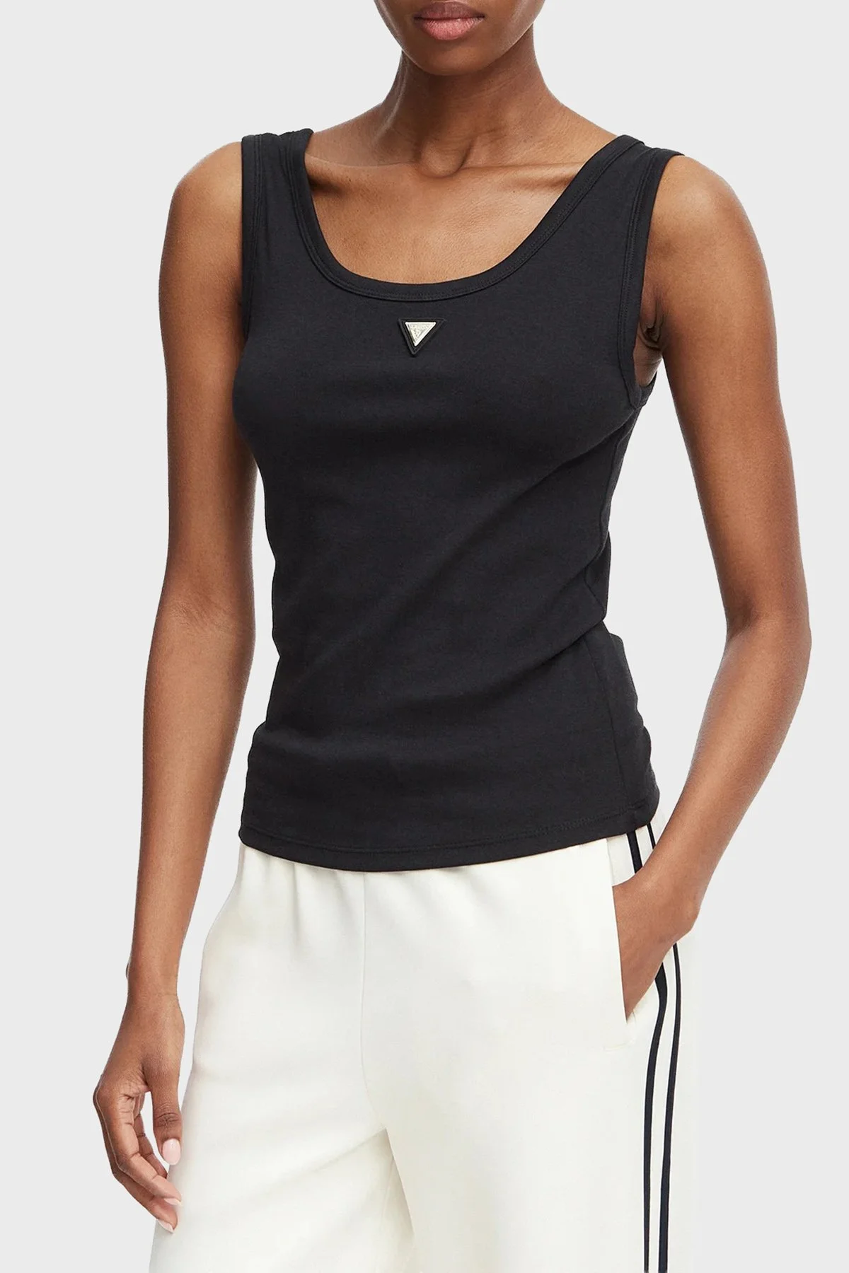 Guess Olympe Logolu Pamuk Karışımlı Slim Fit Yuvarlak Yaka V6YP09K4312 Kadın Top V6YP09 K4312 JBLK Siyah - 1