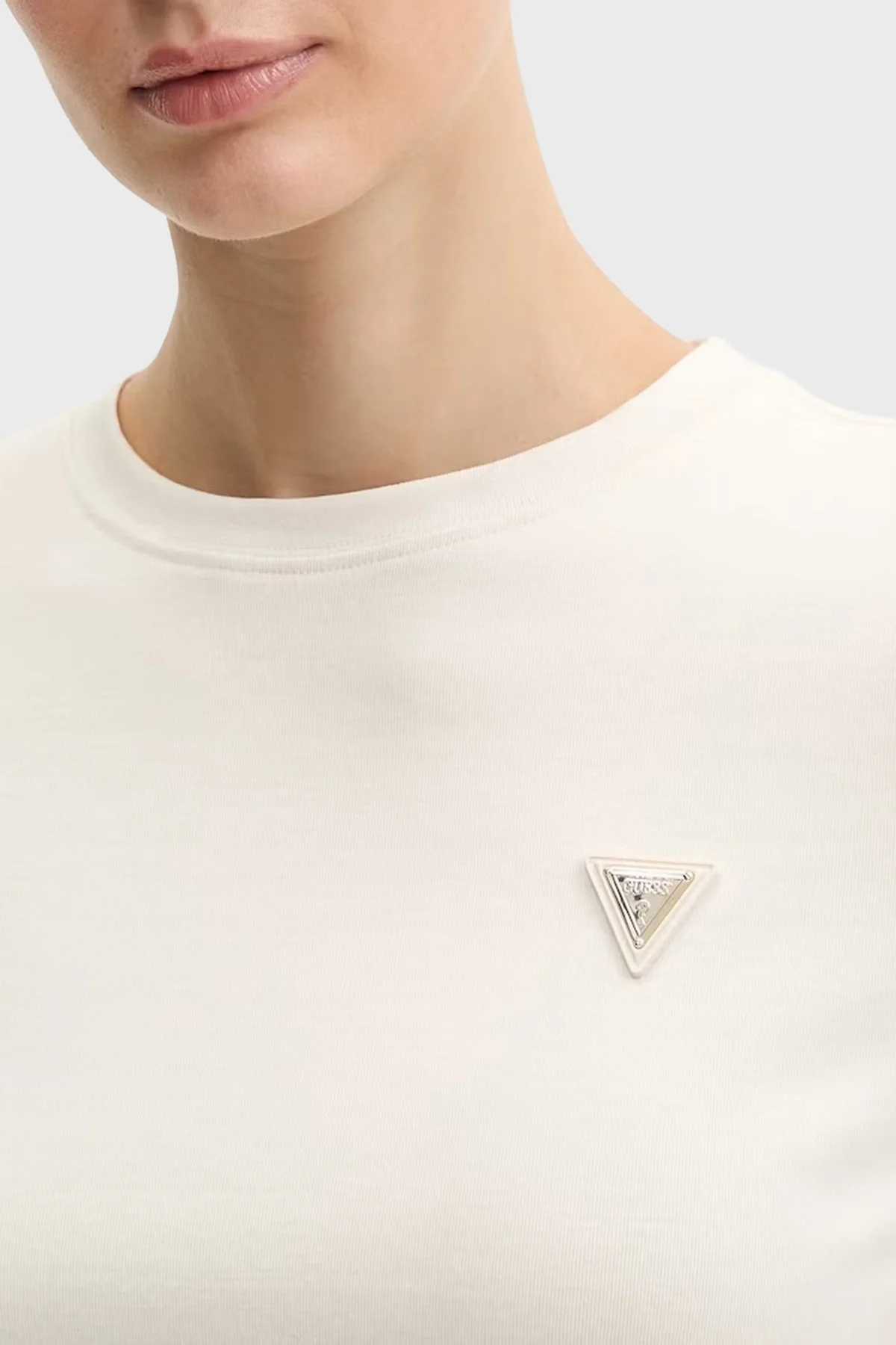 Guess Pamuk Karışımlı Slim Fit Bisiklet Yaka Logolu V6RI17KD741 Bayan T Shirt V6RI17 KD741 G1O6 BEYAZ - 4