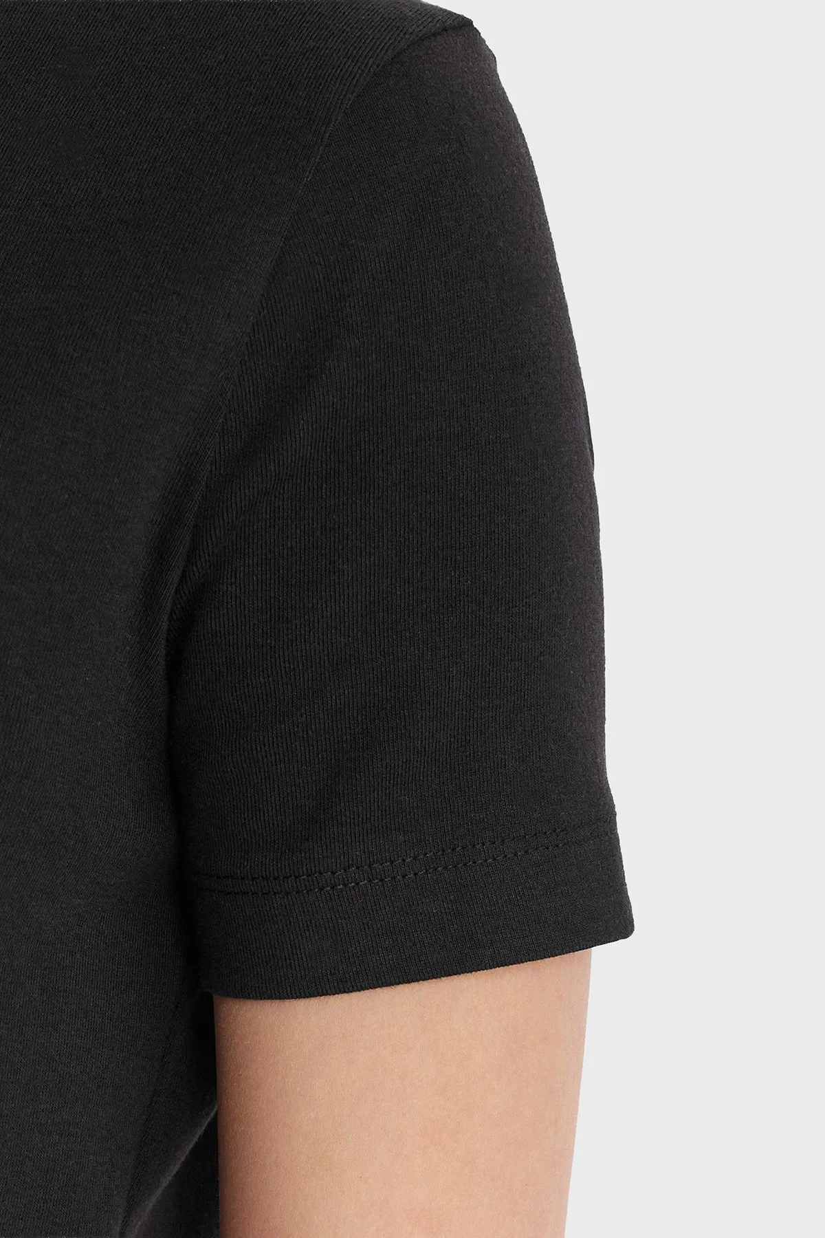 Guess Pamuk Karışımlı Slim Fit Bisiklet Yaka Logolu V6RI17KD741 Bayan T Shirt V6RI17 KD741 JBLK SİYAH - 5