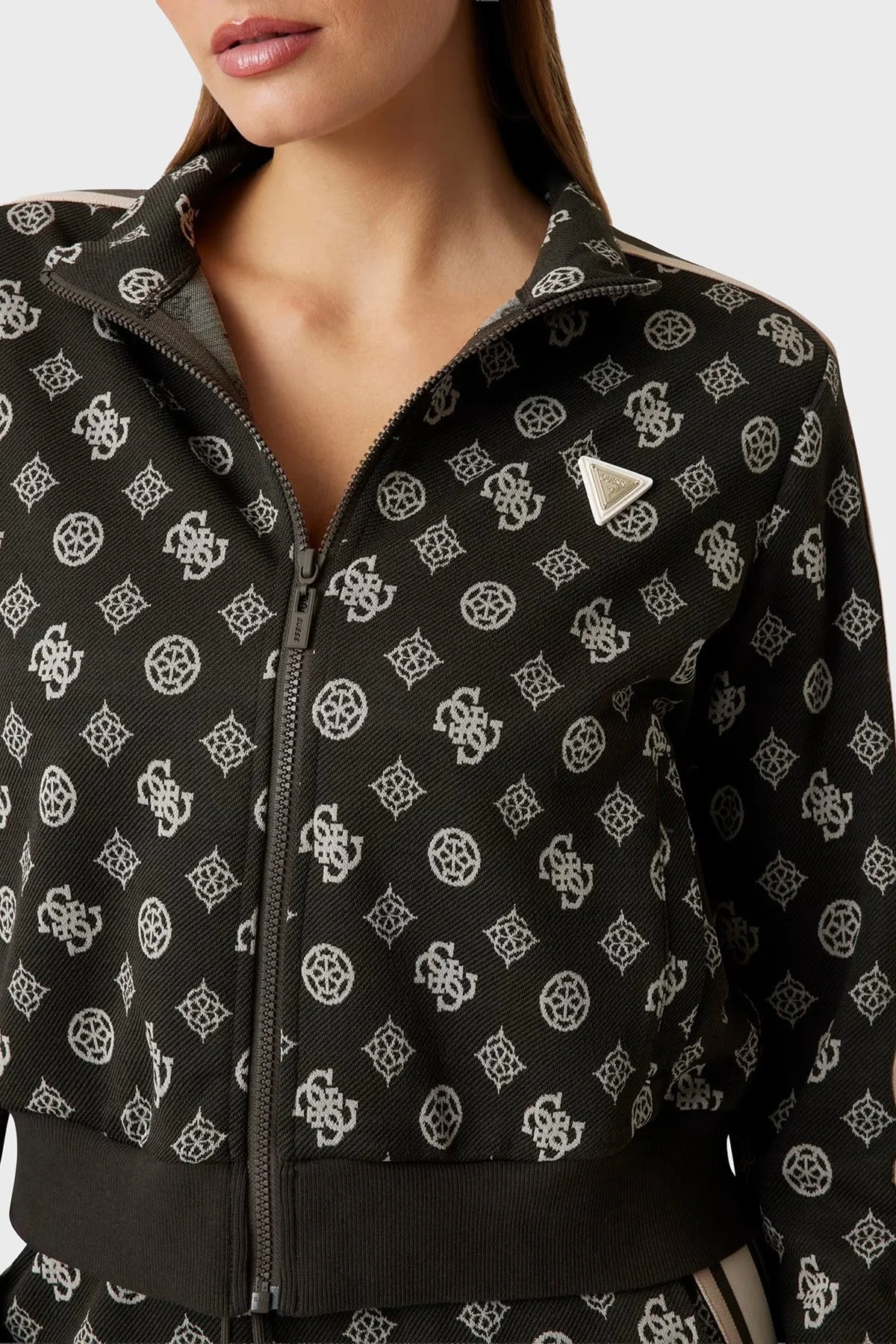 Guess Peony 4G Logo Baskılı Regular Fit Dik Yaka Crop V5YQ07K0282 Bayan Sweat V5YQ07 K0282 FJ8C SİYAH - 5