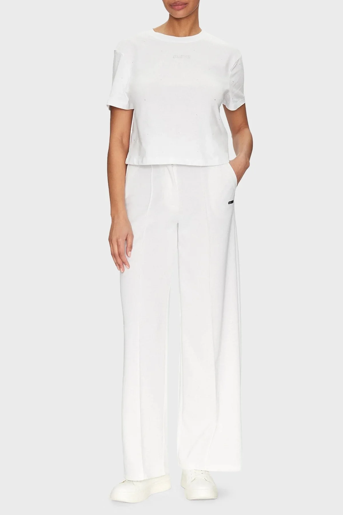 Guess Primula Taşlı Logolu Pamuklu Boxy Fit Bisiklet Yaka V5GI00I3Z14 Bayan T Shirt V5GI00 I3Z14 G011 BEYAZ - 7