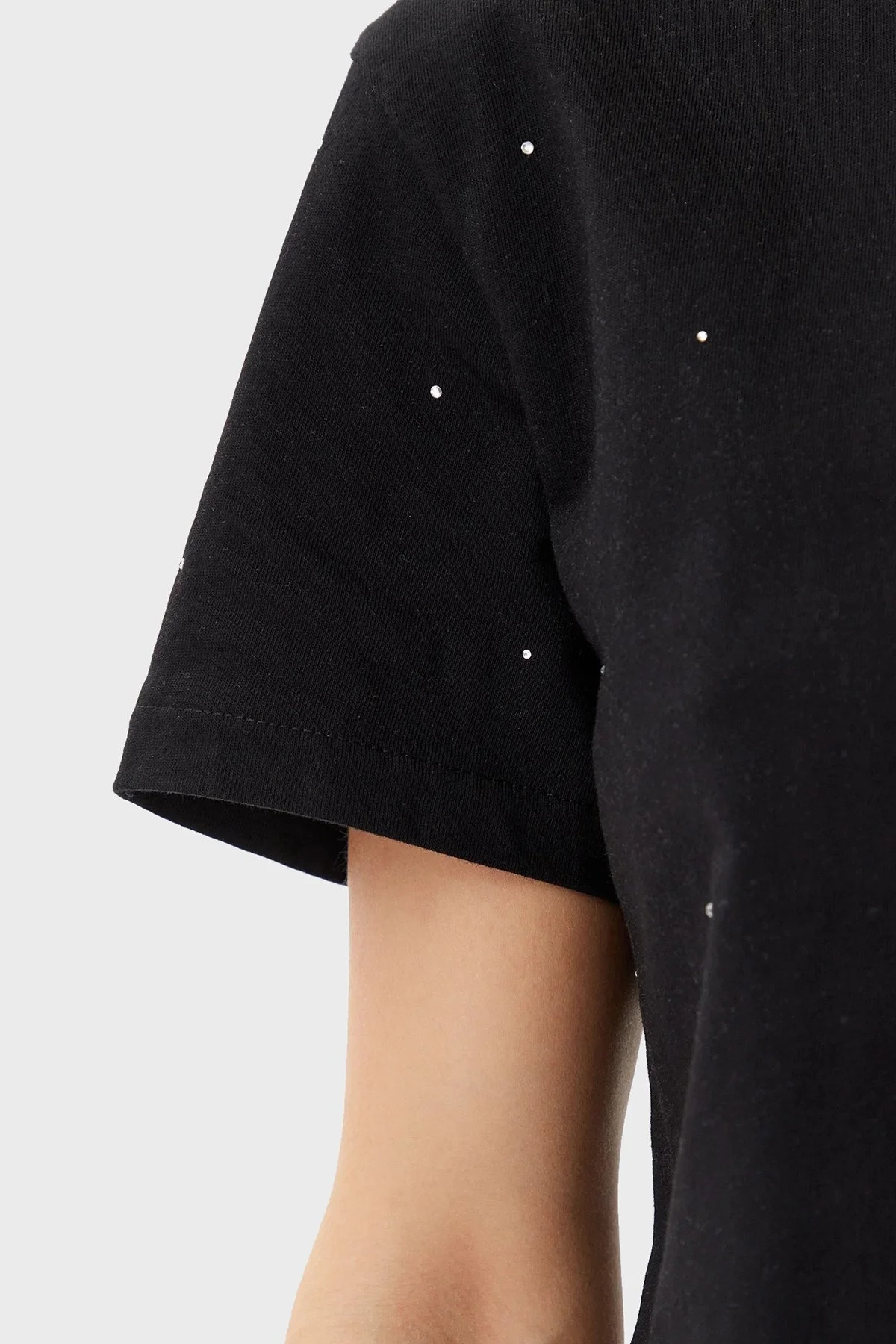 Guess Primula Taşlı Logolu Pamuklu Boxy Fit Bisiklet Yaka V5GI00I3Z14 Bayan T Shirt V5GI00 I3Z14 JBLK SİYAH - 9