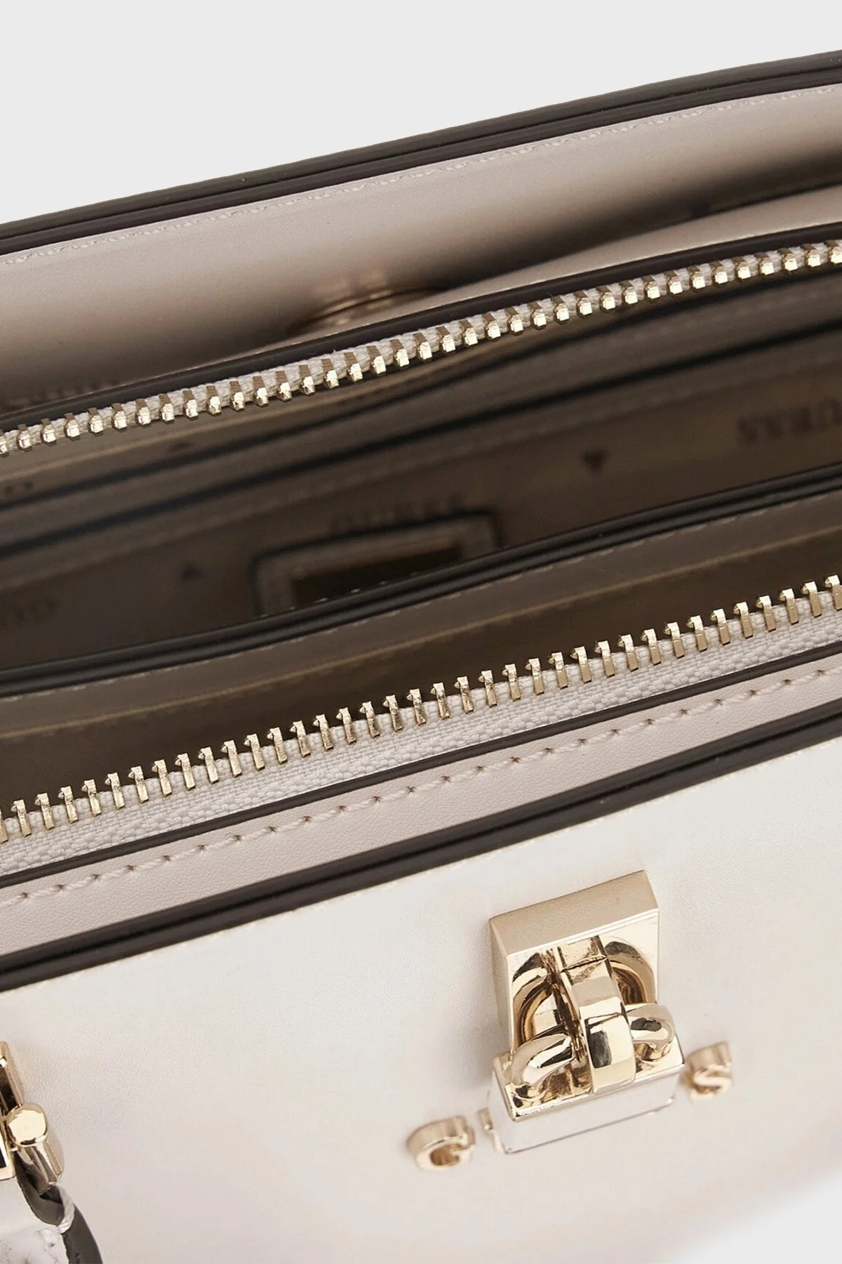 Guess Queensland Logolu Çıkarılabilir Askılı HWVG9655060 Bayan Çanta HWVG96 55060 OWT KREM - 3