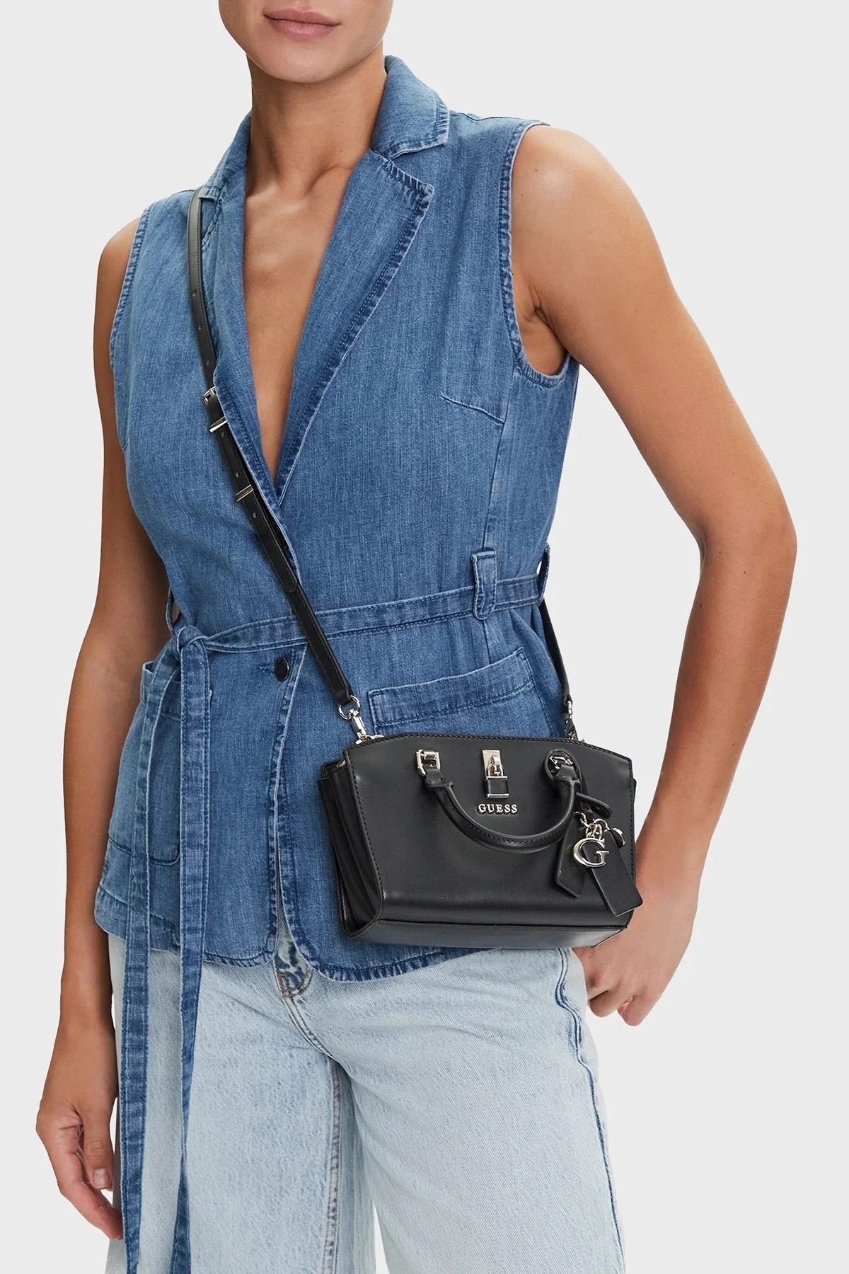 Guess Queensland Logolu Çıkarılabilir Askılı Mini HWVG9655760 Bayan Çanta HWVG96 55760 BLA SİYAH - 2