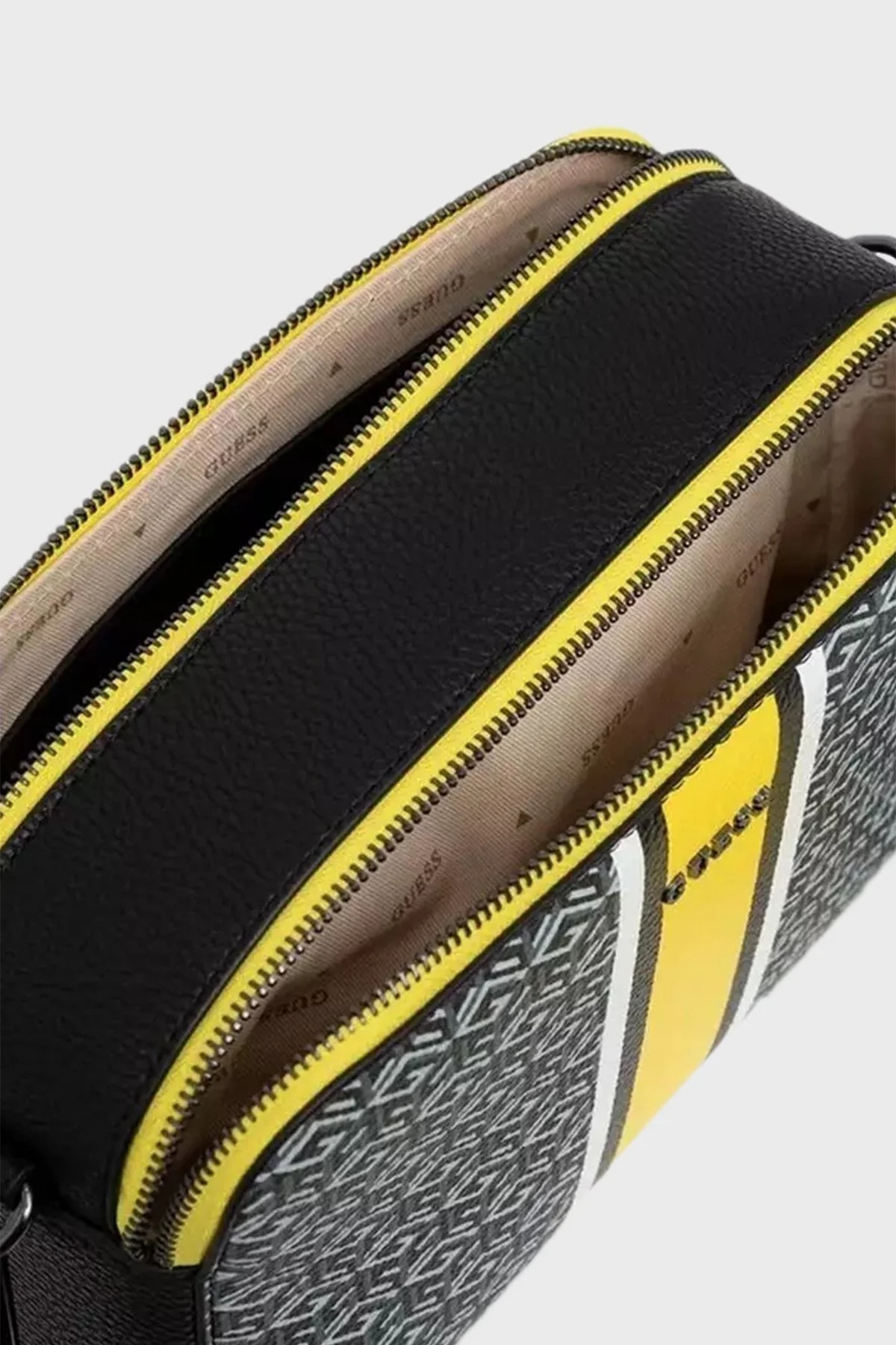 Guess Rainee Logo Desenli Ayarlanabilir Omuz Askılı Bayan Çanta HWSM9003140 BLY SARI-SİYAH - 2