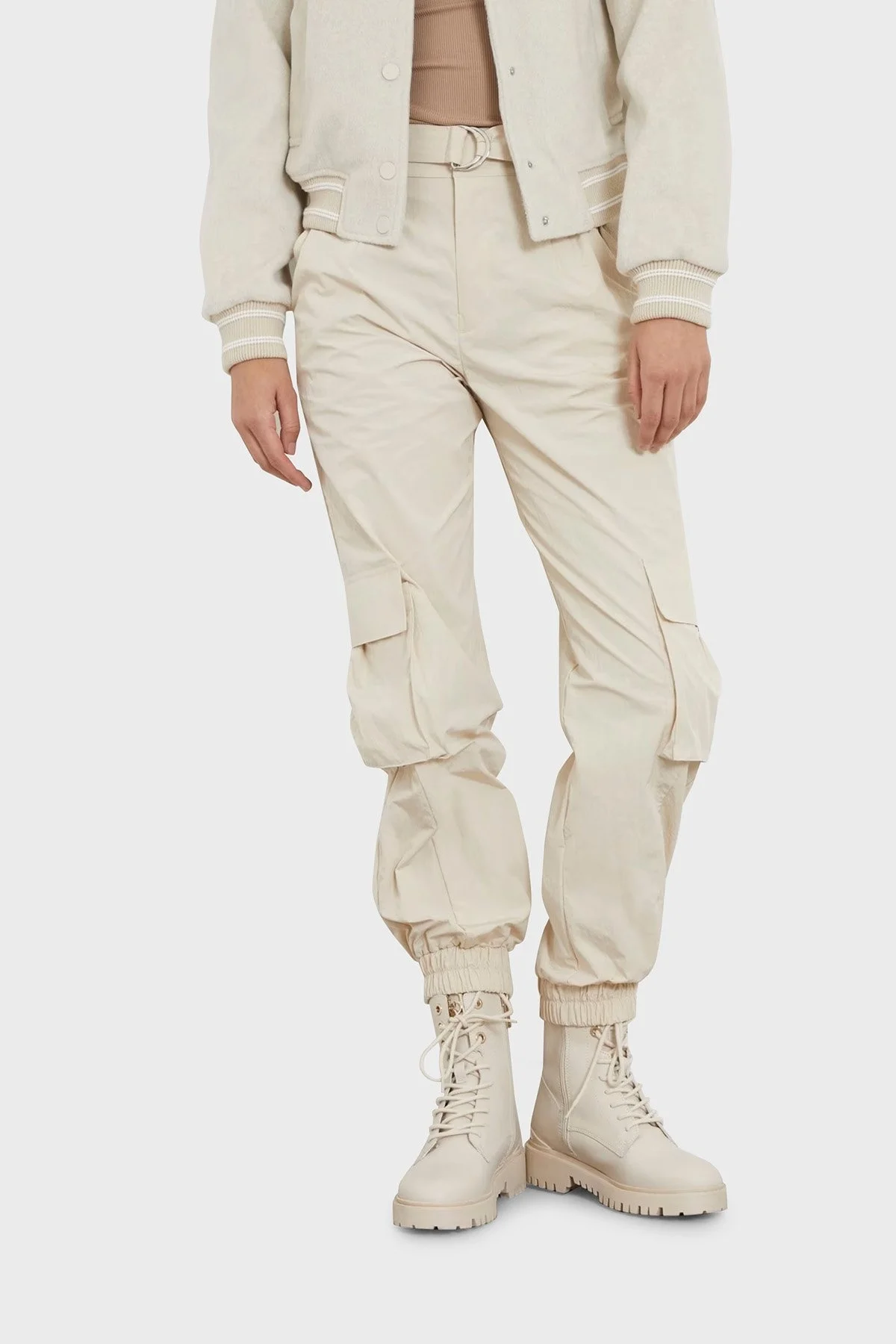 Guess Riko Normal Bel Relaxed Fit Kargo W4RB18WFVV0G1M5 Bayan Pantolon W4RB18WFVV0 G1M5 EKRU - 1