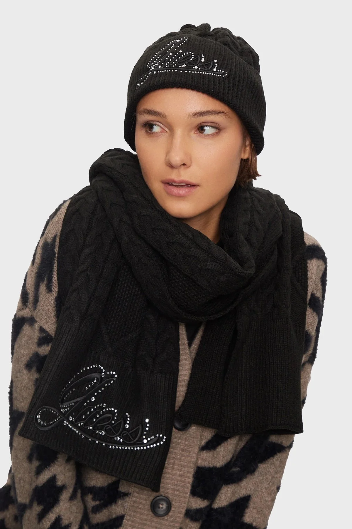 Guess Roselyn Taşlı Logo İşlemeli Örgü W4BZ24Z3362 Bayan Bere W4BZ24 Z3362 JBLK SİYAH - 2