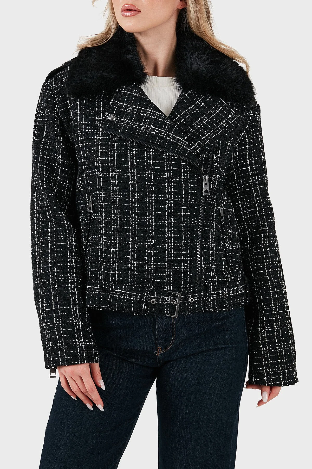 Guess Sandra Regular Fit Yumuşak Tüy Detaylı Yaka Fermuarlı W5BL16W2382 Bayan Ceket W5BL16 W2382 JBLK SİYAH - 3