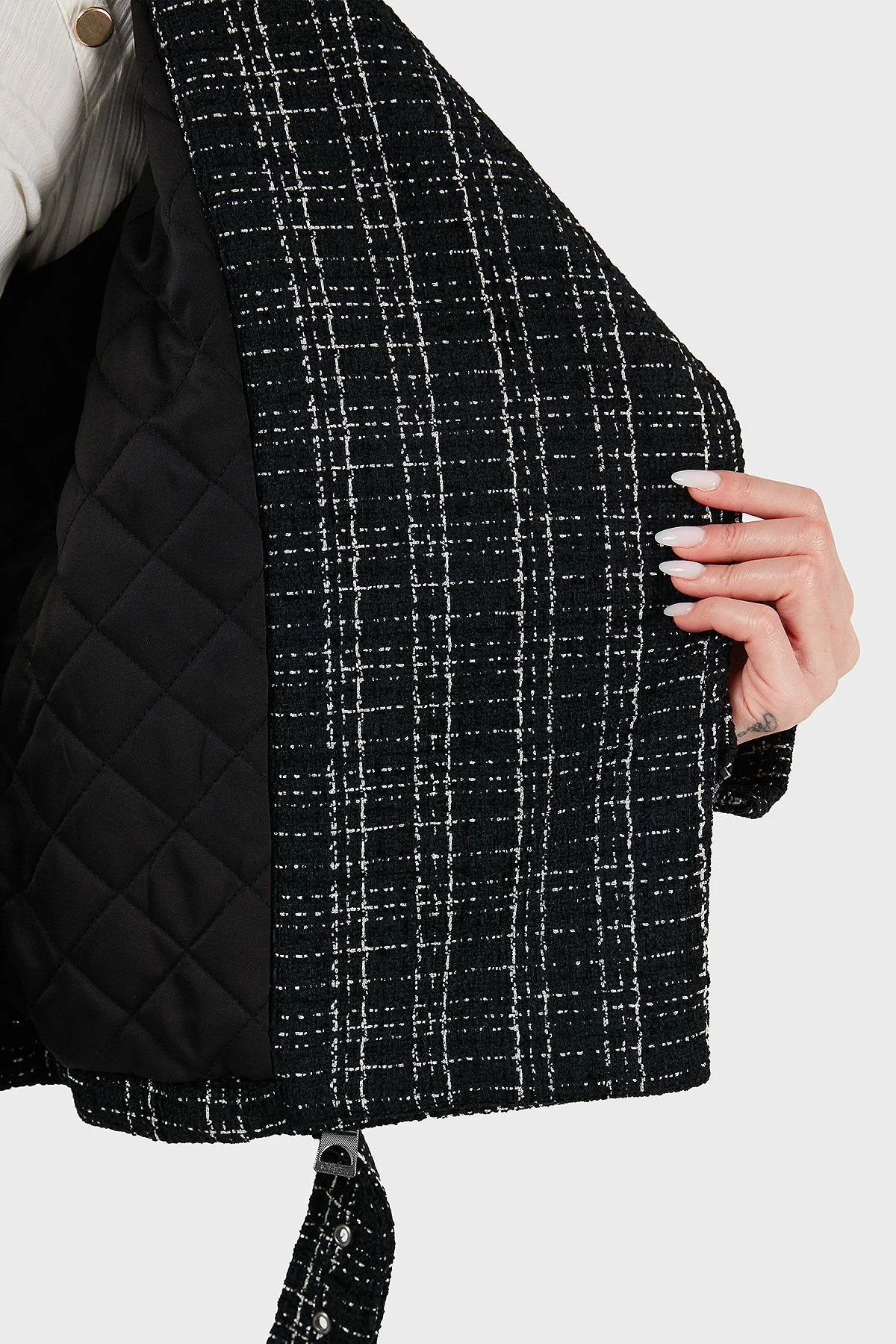 Guess Sandra Regular Fit Yumuşak Tüy Detaylı Yaka Fermuarlı W5BL16W2382 Bayan Ceket W5BL16 W2382 JBLK SİYAH - 4