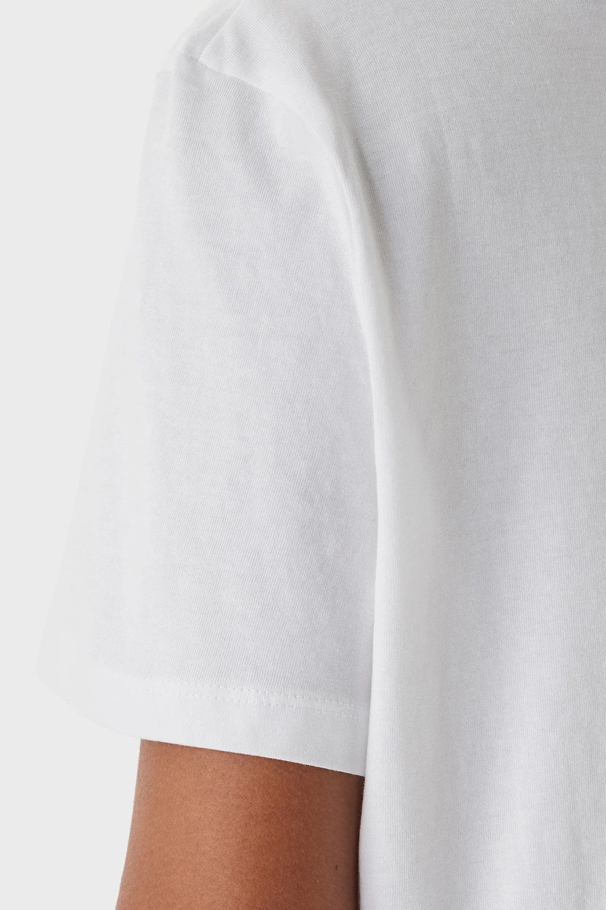 Guess Selene % 100 Pamuk Boxy Fit Logolu Yuvarlak Yaka V6GI17K2984 Bayan T Shirt V6GI17 K2984 G011 BEYAZ - 5