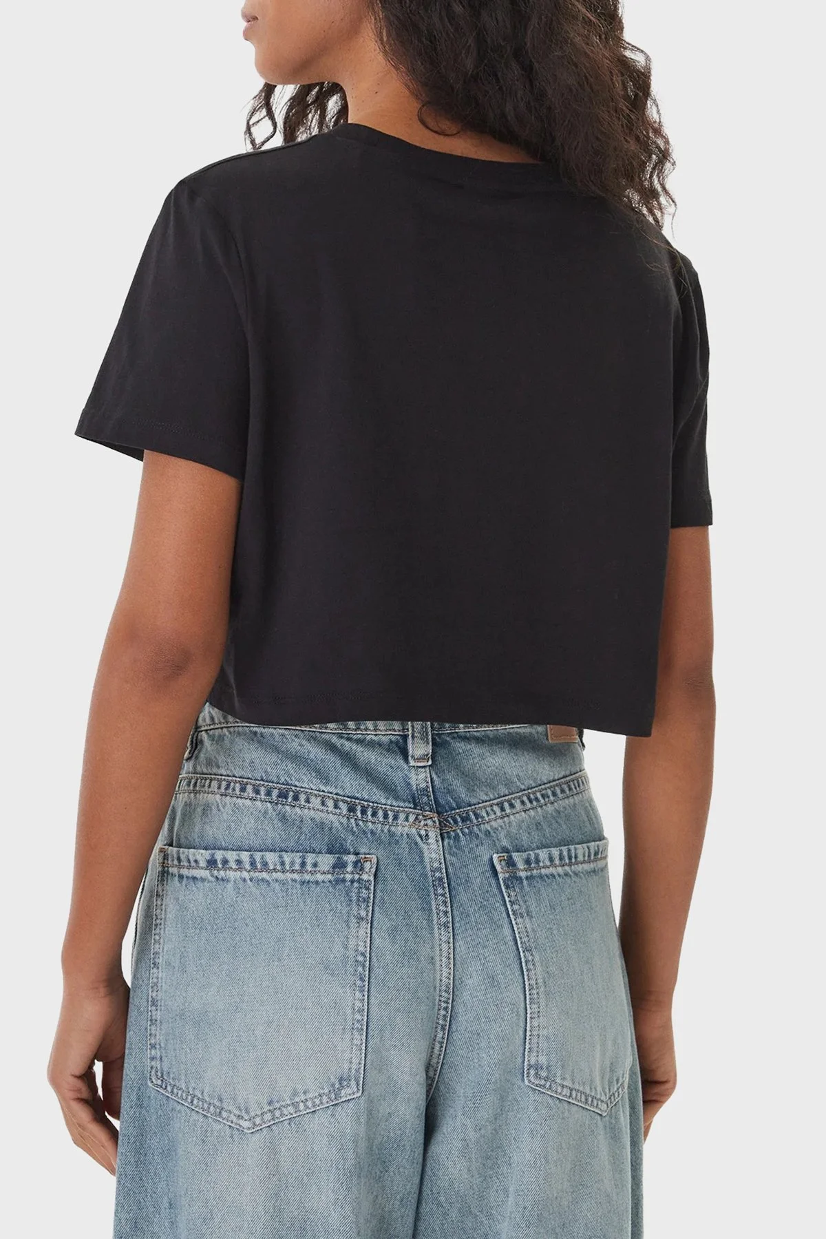 Guess Selene % 100 Pamuk Boxy Fit Logolu Yuvarlak Yaka V6GI17K2984 Bayan T Shirt V6GI17 K2984 JBLK SİYAH - 3