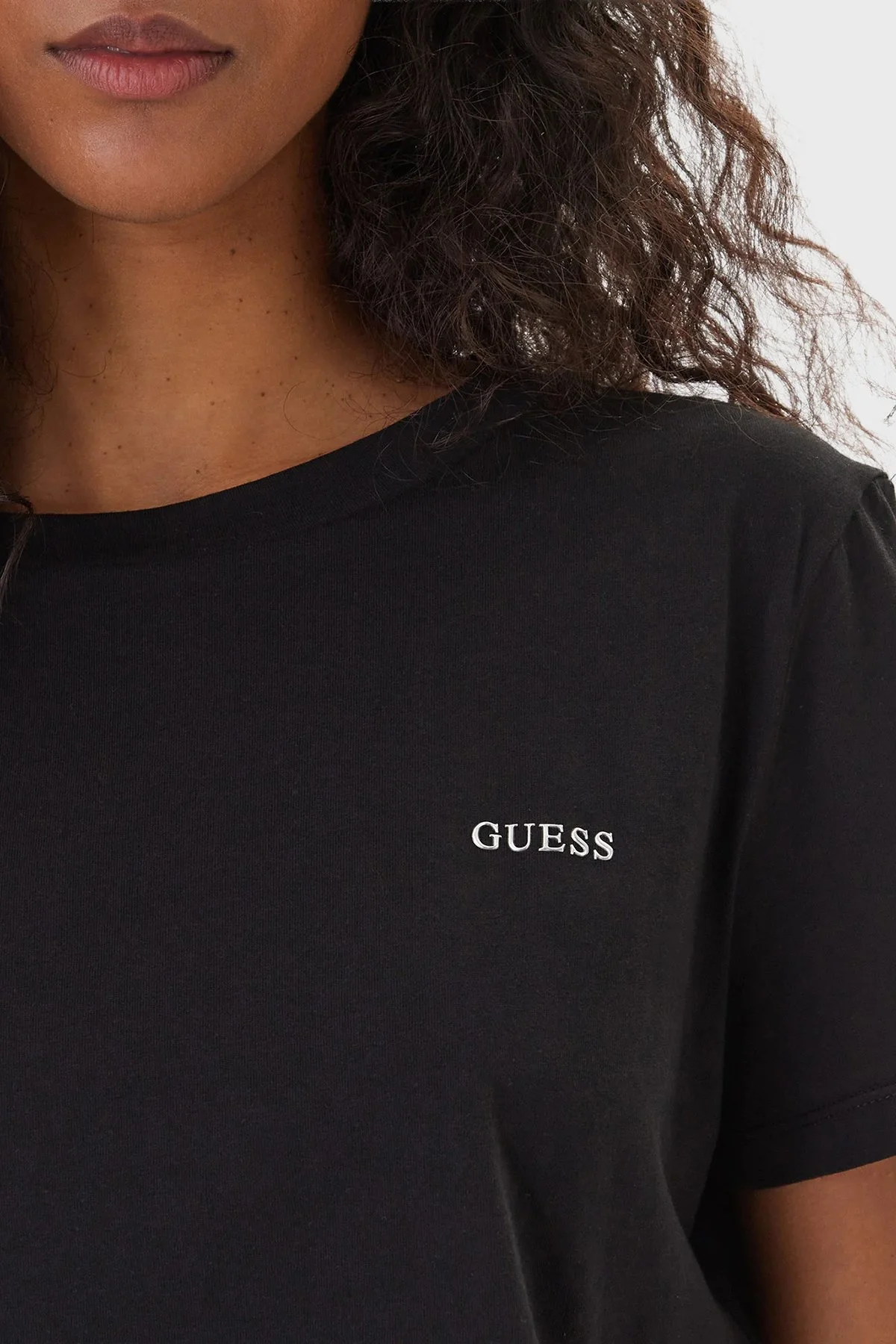 Guess Selene % 100 Pamuk Boxy Fit Logolu Yuvarlak Yaka V6GI17K2984 Bayan T Shirt V6GI17 K2984 JBLK SİYAH - 4