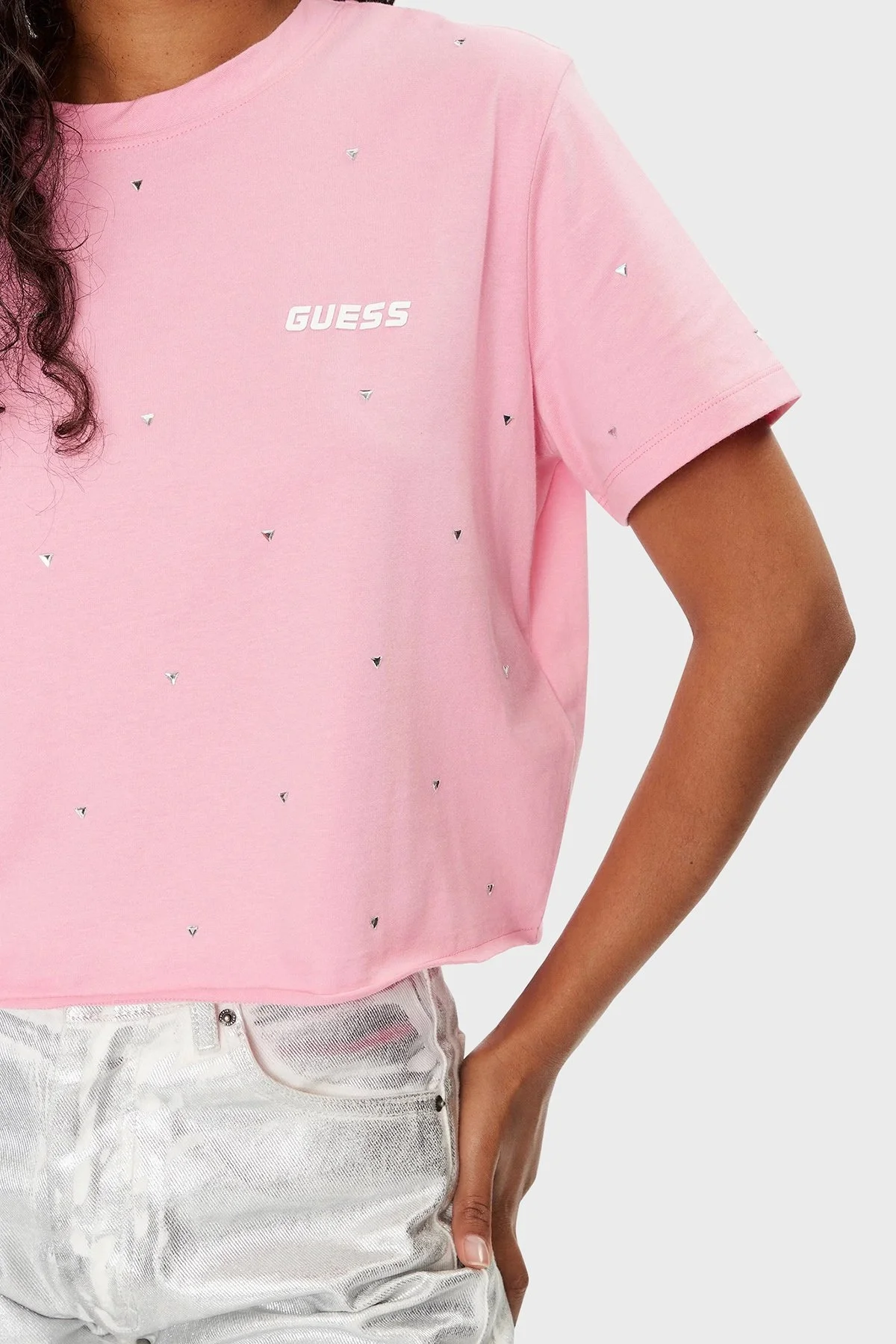 Guess Skylar Pamuklu Boxy Fit Crop V4GI08JA914 Bayan T Shirt V4GI08 JA914 PSPK PEMBE - 4