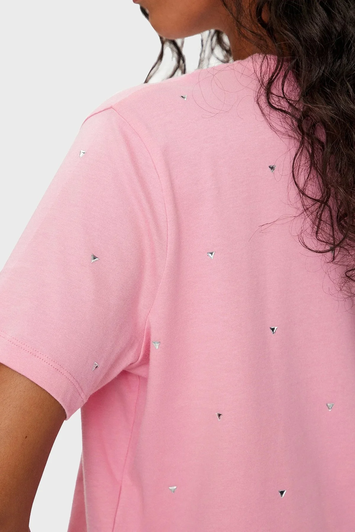 Guess Skylar Pamuklu Boxy Fit Crop V4GI08JA914 Bayan T Shirt V4GI08 JA914 PSPK PEMBE - 5
