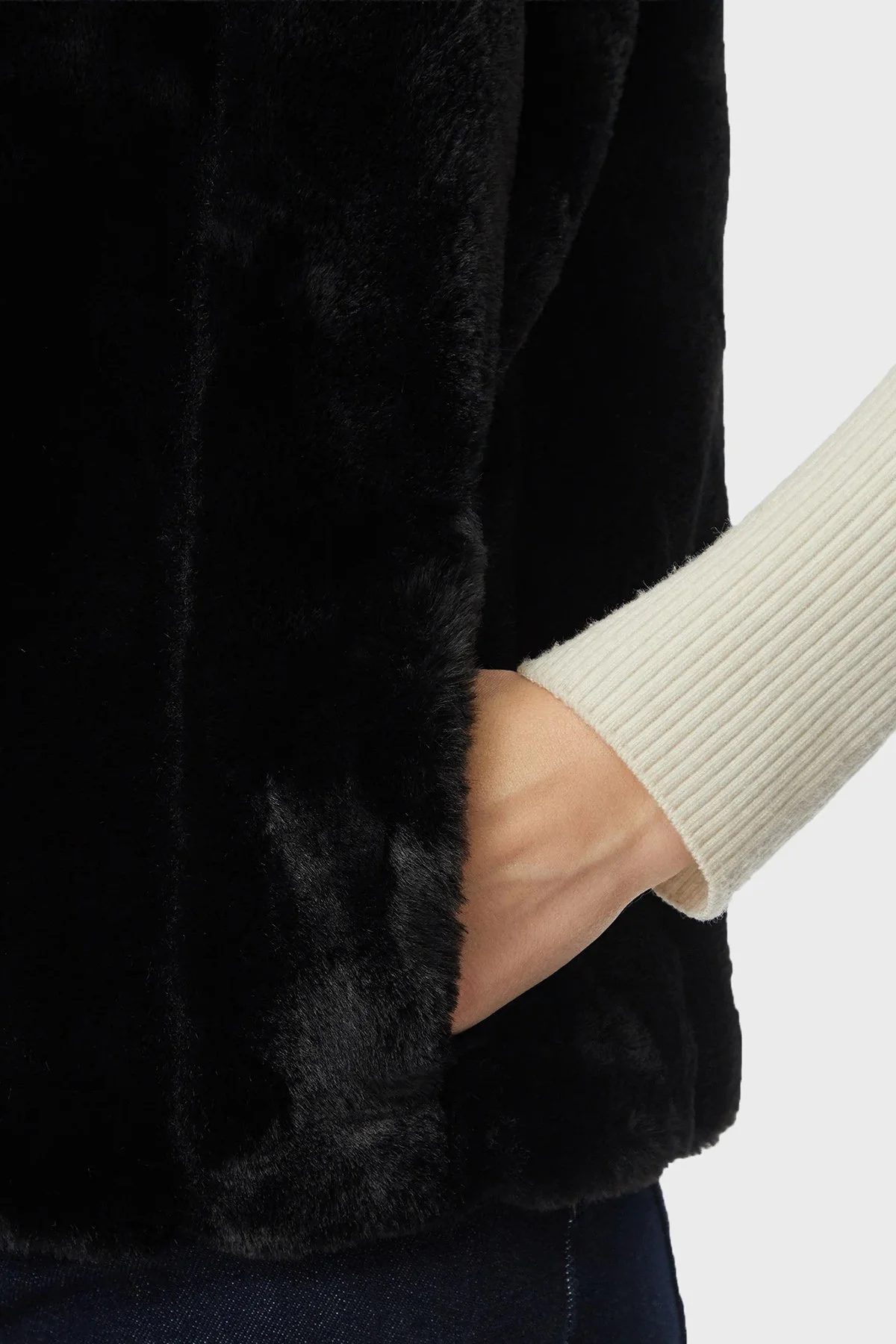 Guess Sl Sophy Yumuşak Dokulu Kapüşonlu Astarlı Peluş W5BL99WDCH0 Kadın Yelek W5BL99 WDCH0 JTMU Siyah - 5