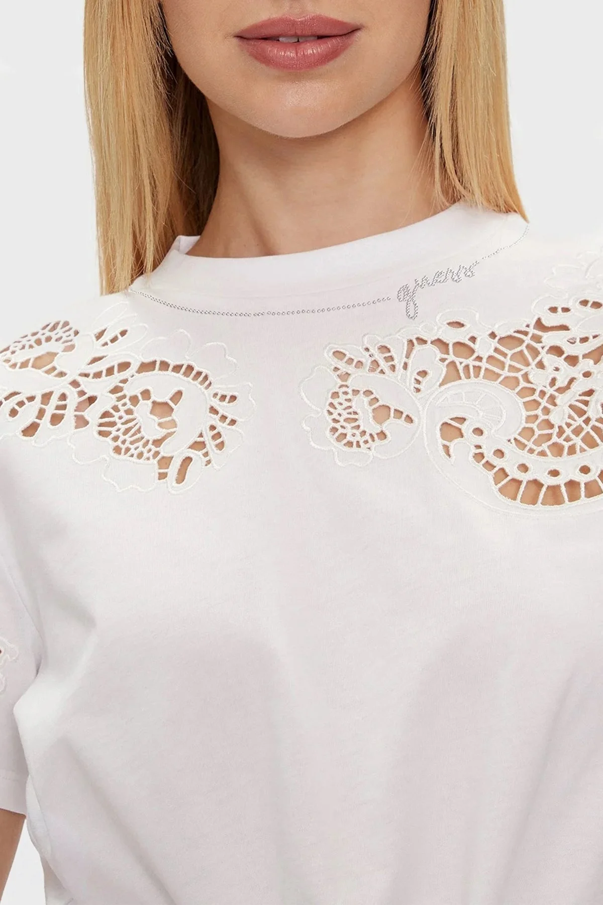 Guess Ss Cn Ajour Relaxed Fit Bağlamalı Crop W4GI15I3Z14 Bayan T Shirt W4GI15 I3Z14 G011 BEYAZ - 4