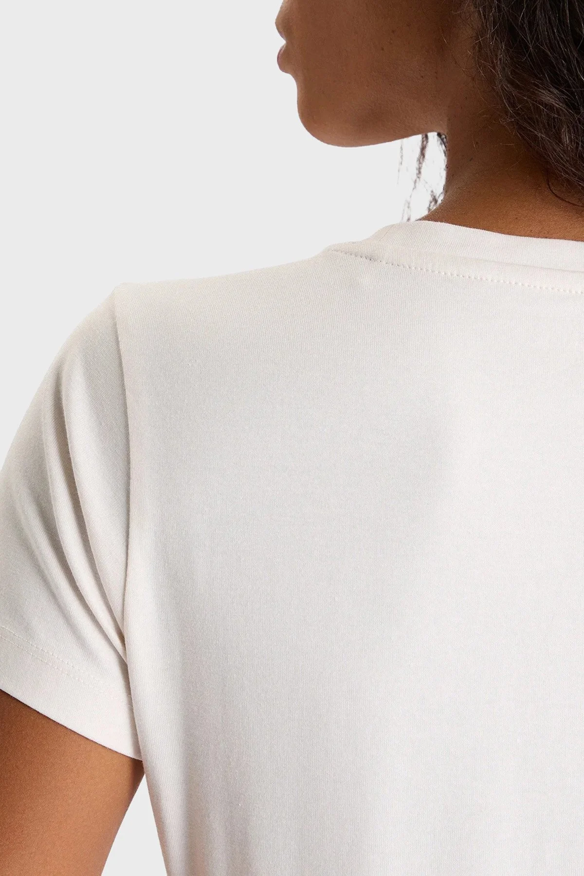 Guess Ss Cn Leo Pamuk Karışım Regular Fit W5BI28J1314 Kadın T Shirt W5BI28 J1314 G012 EKRU - 5