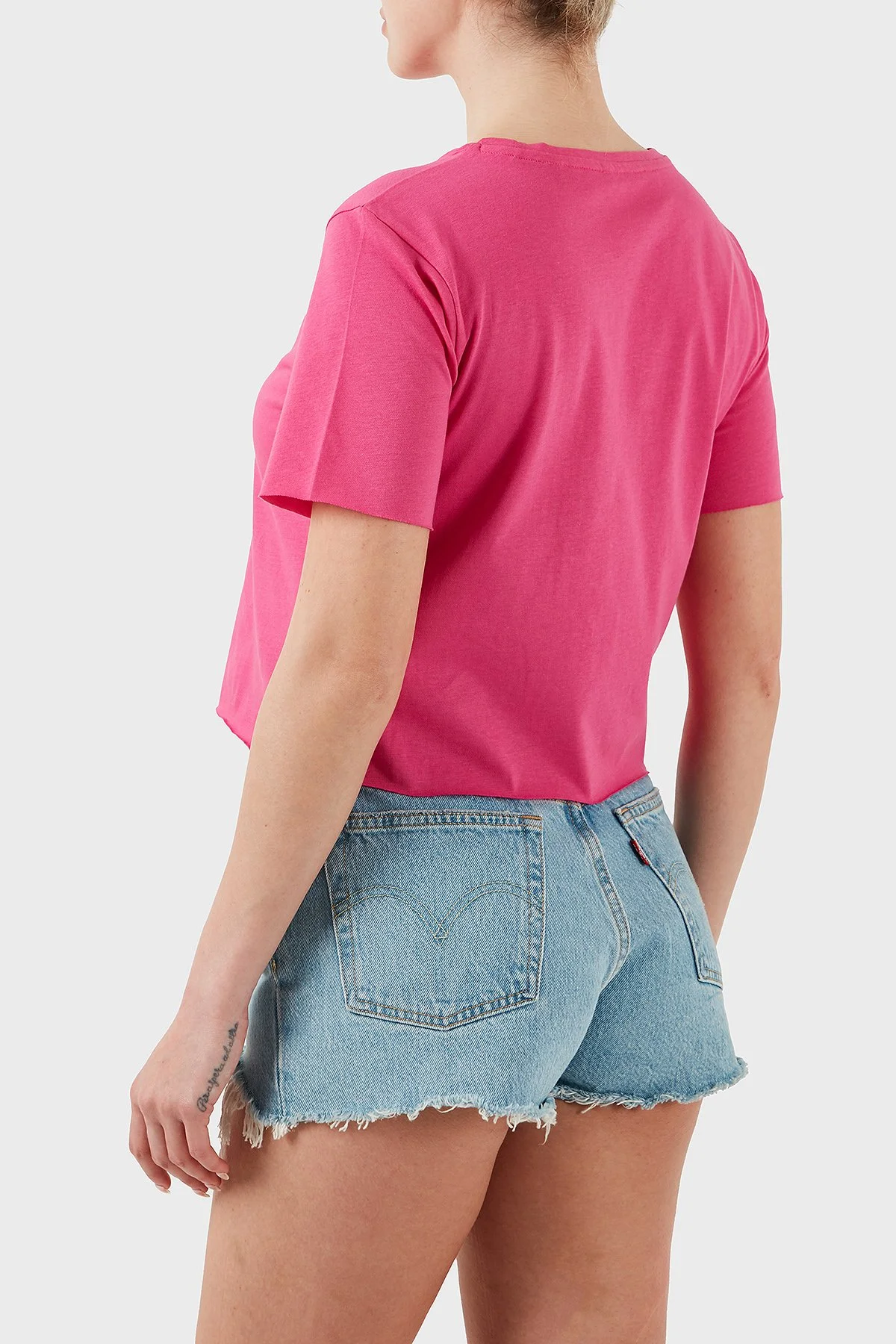 Guess Ss Cn Logo Pamuklu Boxy Fit E02I01JA914 Kadın Crop E02I01 JA914 F45D FUŞYA - 3