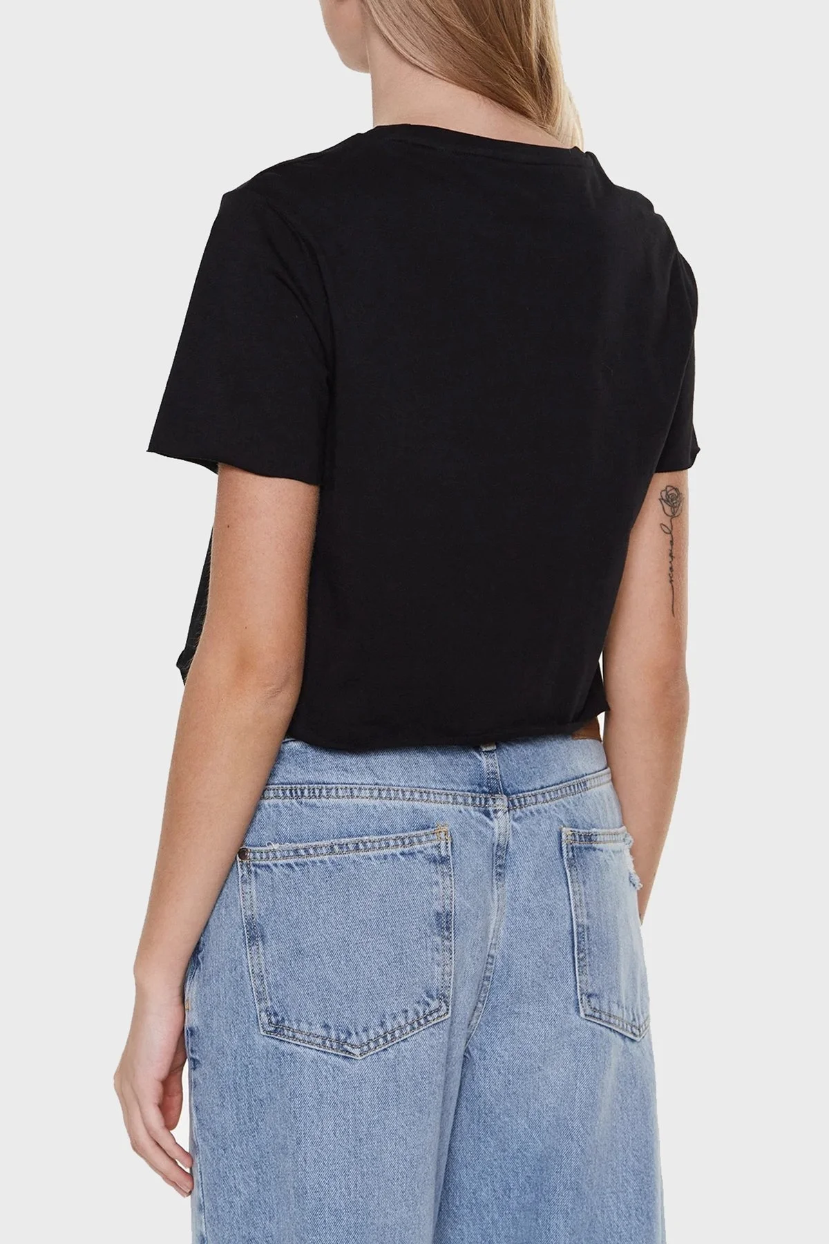Guess Ss Cn Logo Pamuklu Cropped Fit E02I01JA914 Bayan T Shirt E02I01 JA914 JBLK SİYAH - 2