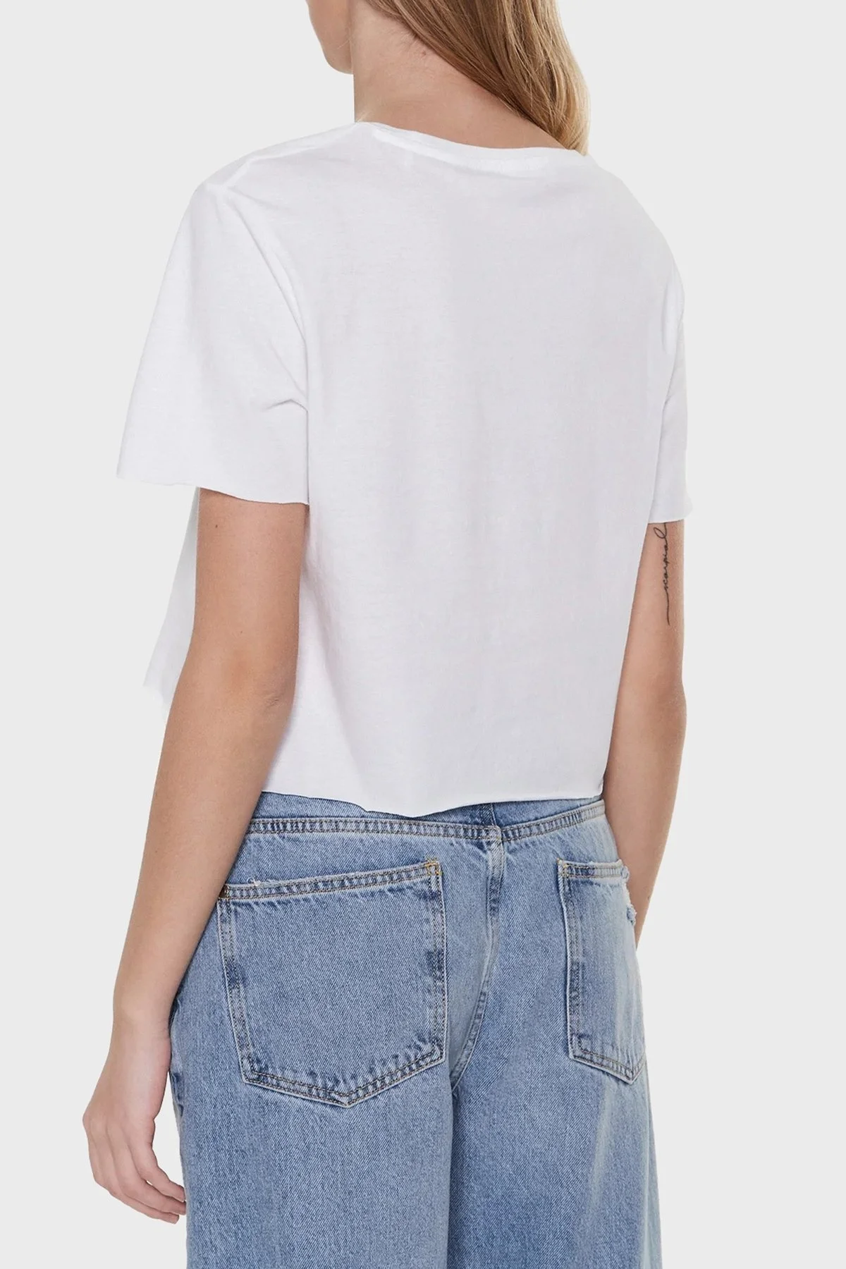 Guess Ss Cn Logo Pamuklu Cropped Fit E02I01JA914 Bayan T Shirt E02I01JA914 G011 BEYAZ - 7