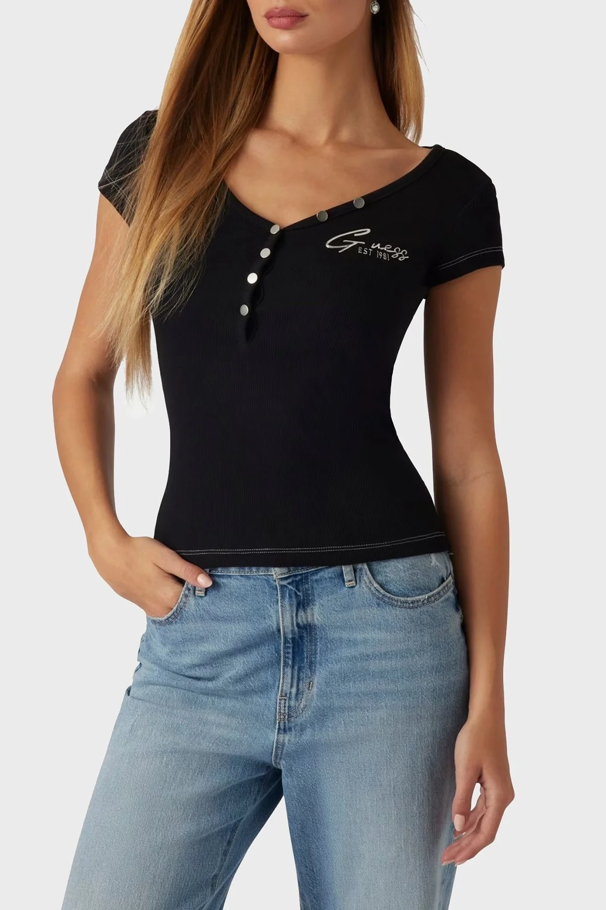 Guess Ss Henley Logolu % 100 Pamuk Slim Fit Düğmeli V Yaka W4RP47K1814 Bayan Top W4RP47 K1814 JBLK SİYAH - 1