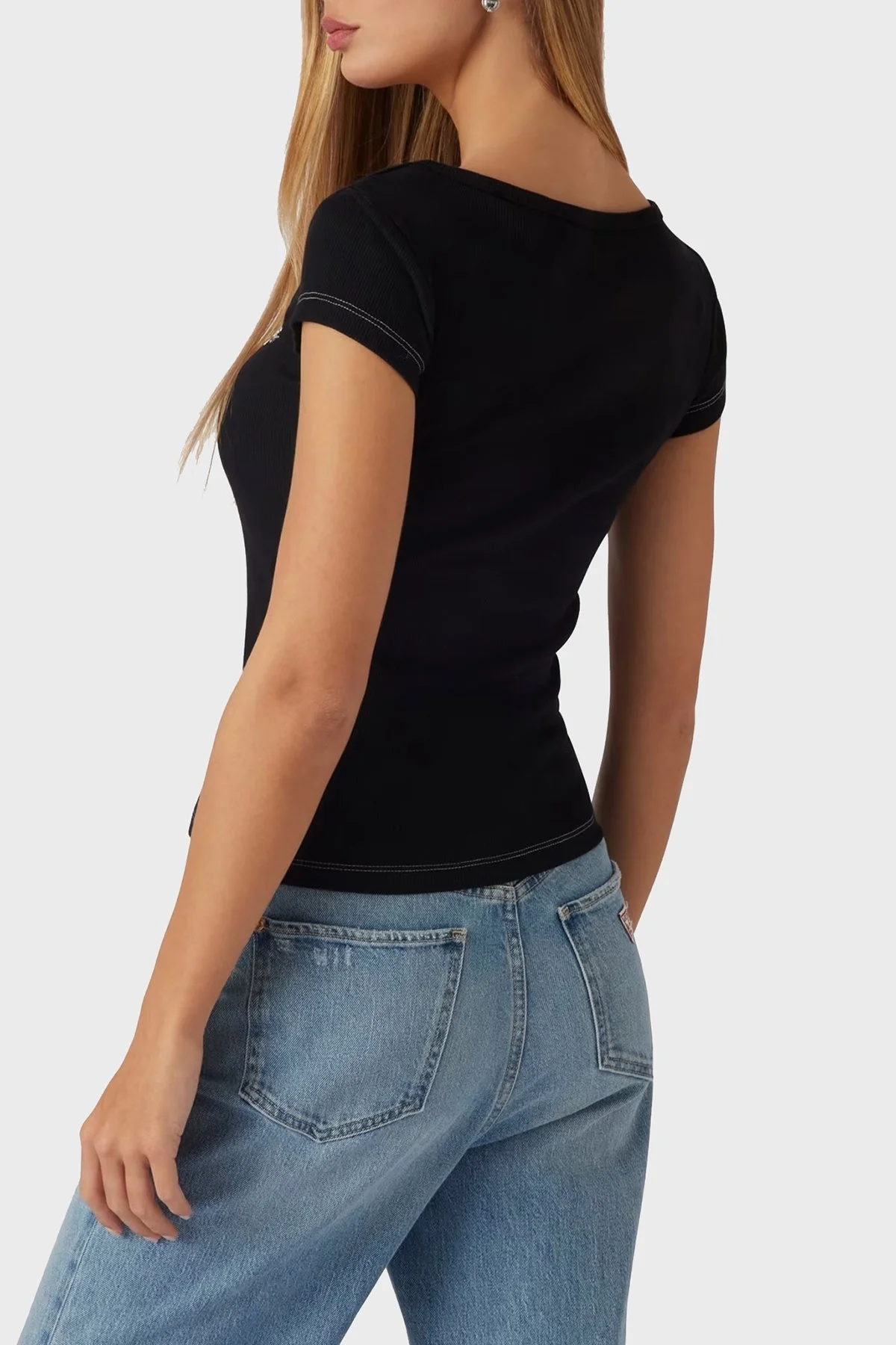 Guess Ss Henley Logolu % 100 Pamuk Slim Fit Düğmeli V Yaka W4RP47K1814 Bayan Top W4RP47 K1814 JBLK SİYAH - 3