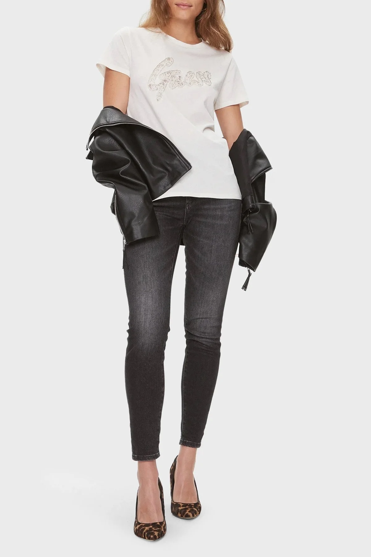 Guess Ss Organik Pamuklu Regular Fit W4RI25 K9RM1 Bayan T Shirt W4RI25K9RM1 G012 BEYAZ - 8