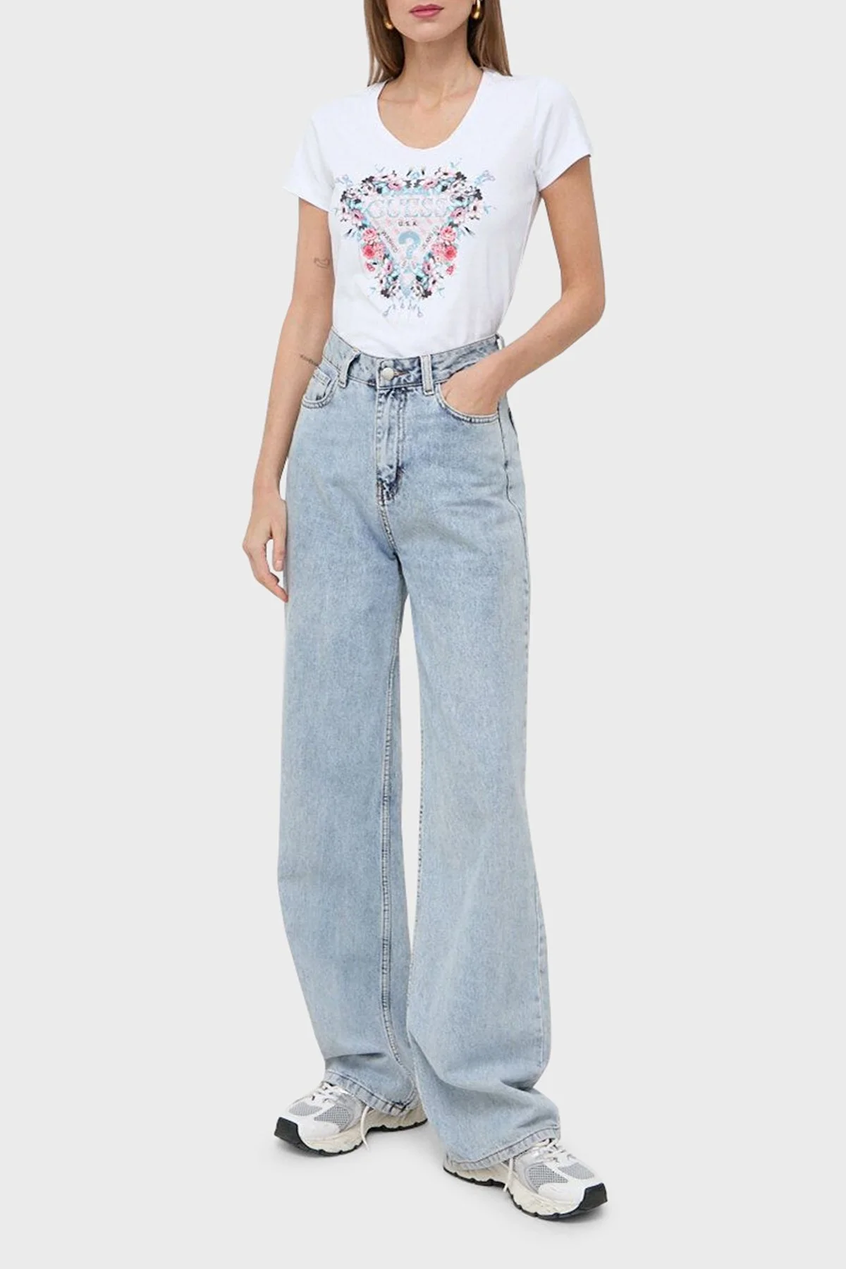 Guess Ss Rn Flowers Pamuklu Slim Fit W4RI38 J1314 Bayan T Shirt W4RI38J1314 G011 BEYAZ - 3