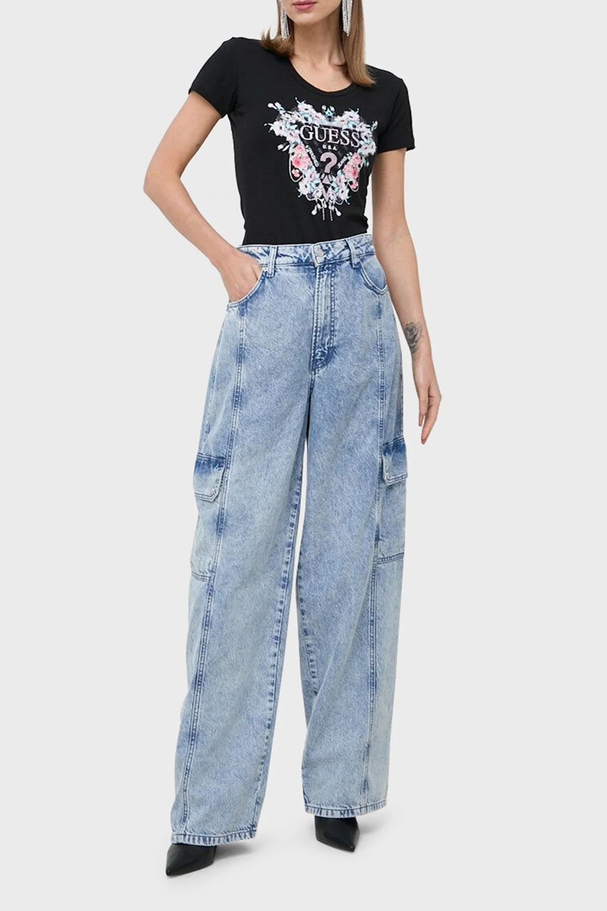 Guess Ss Rn Flowers Pamuklu Slim Fit W4RI38 J1314 Bayan T Shirt W4RI38J1314 JBLK SİYAH - 3