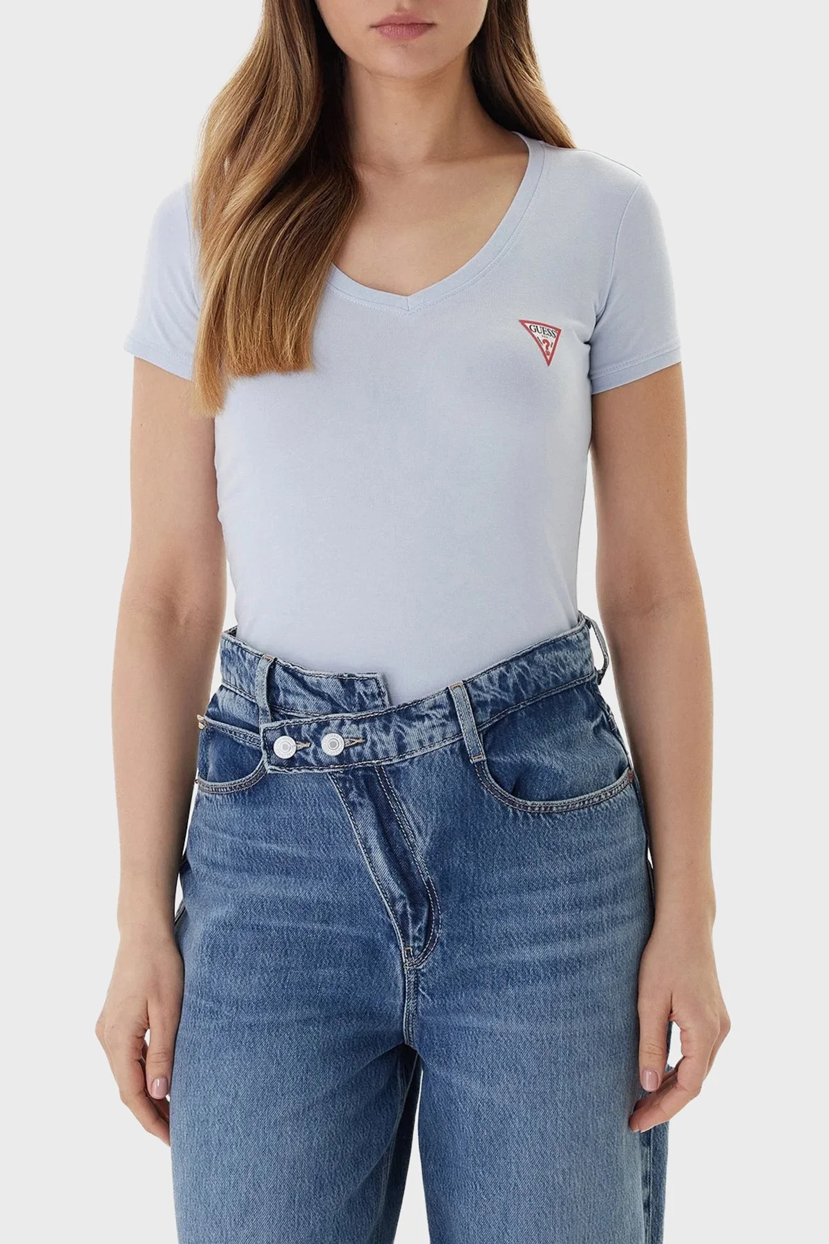 Guess Streç Pamuklu Slim Fit V Yaka Logolu W2YI45J1314 Bayan T Shirt W2YI45 J1314 G7S1 MAVİ - 1