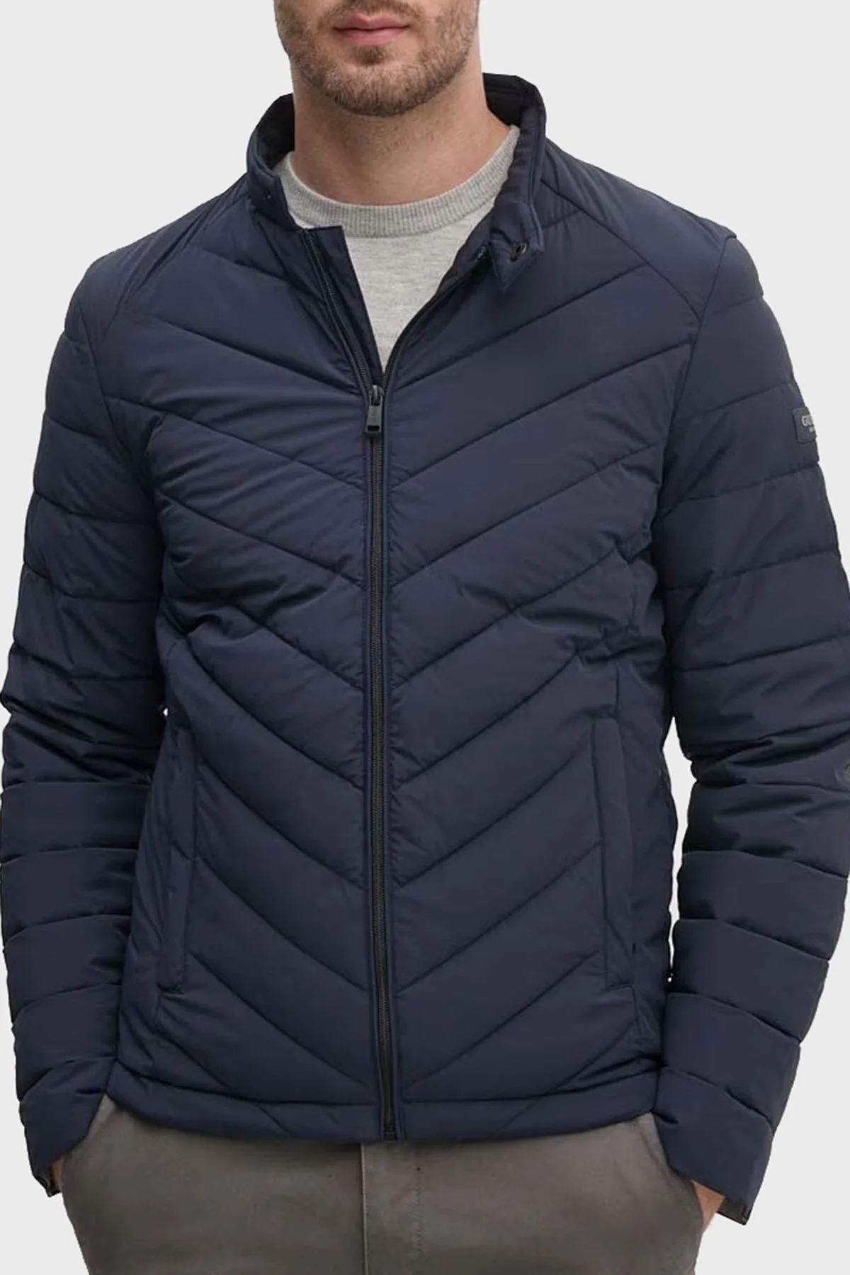 Guess Stretch Kapitoneli Regular Fit Dik Yaka Suya Dayanıklı M4YL05WG9O2 Erkek Mont M4YL05 WG9O2 G7V2 LACİVERT - 1